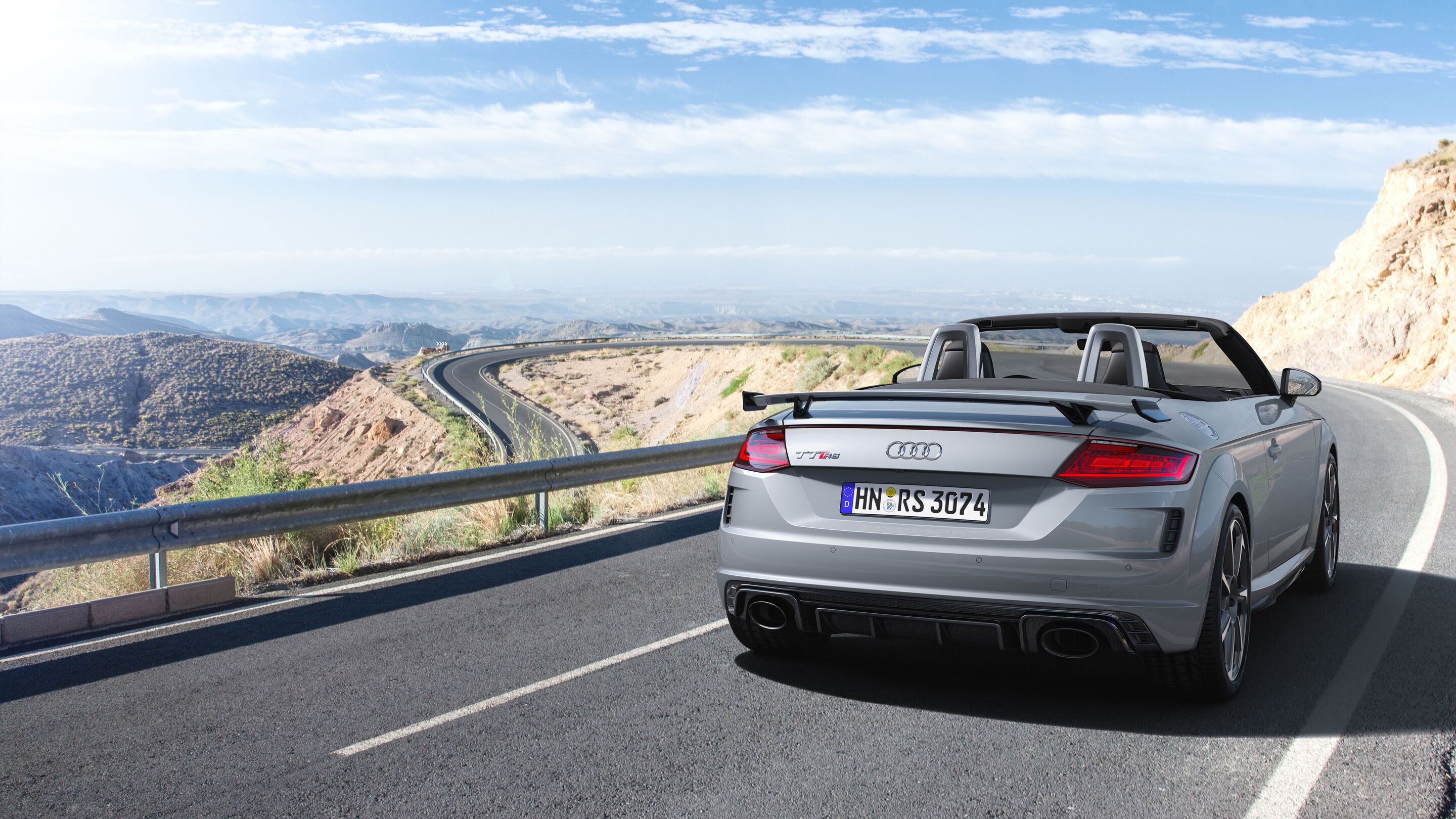 Audi TT RS Roadster (bis 2023) - Standaufnahme
Farbe: Nardograu