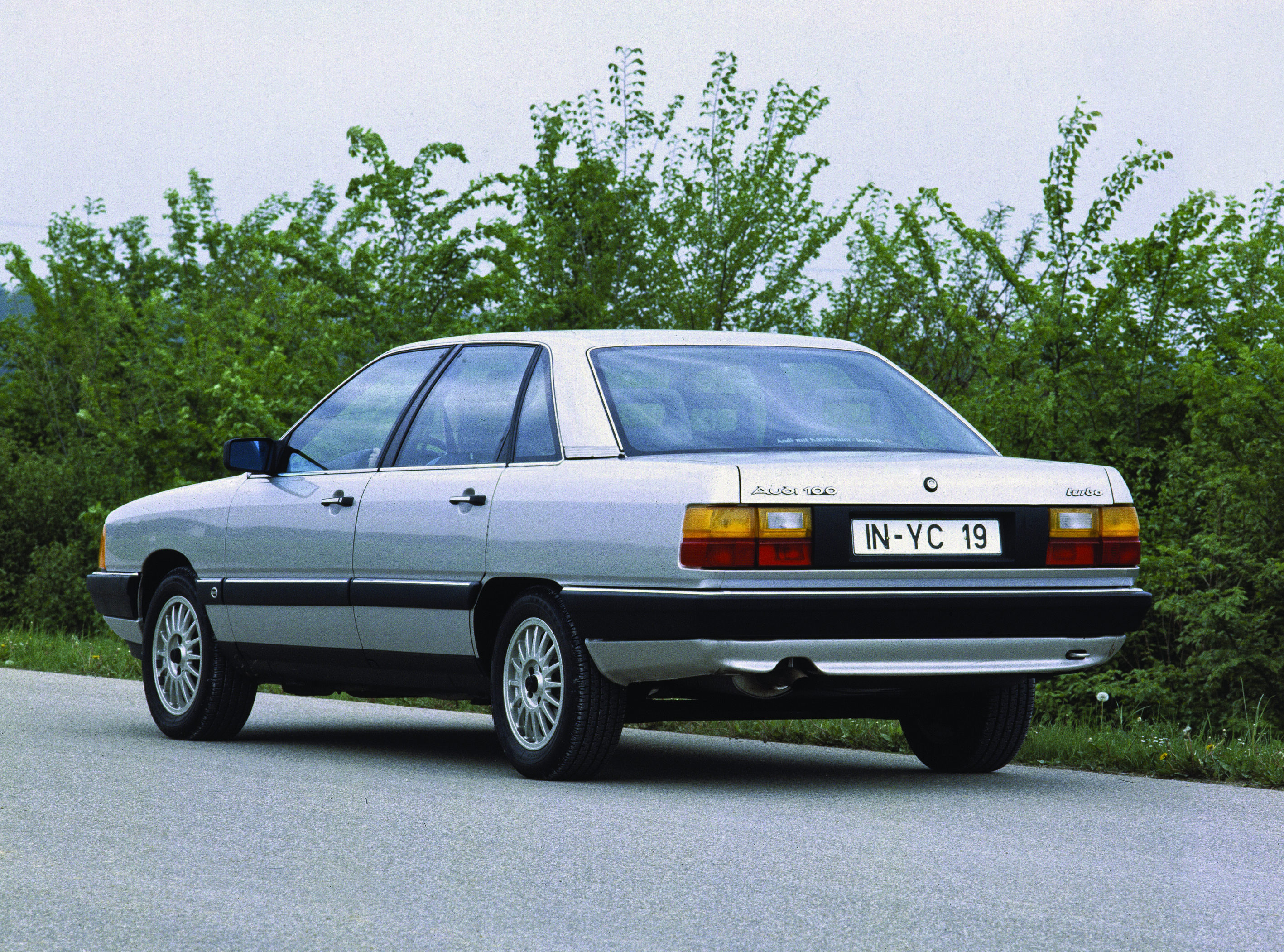 Audi 100