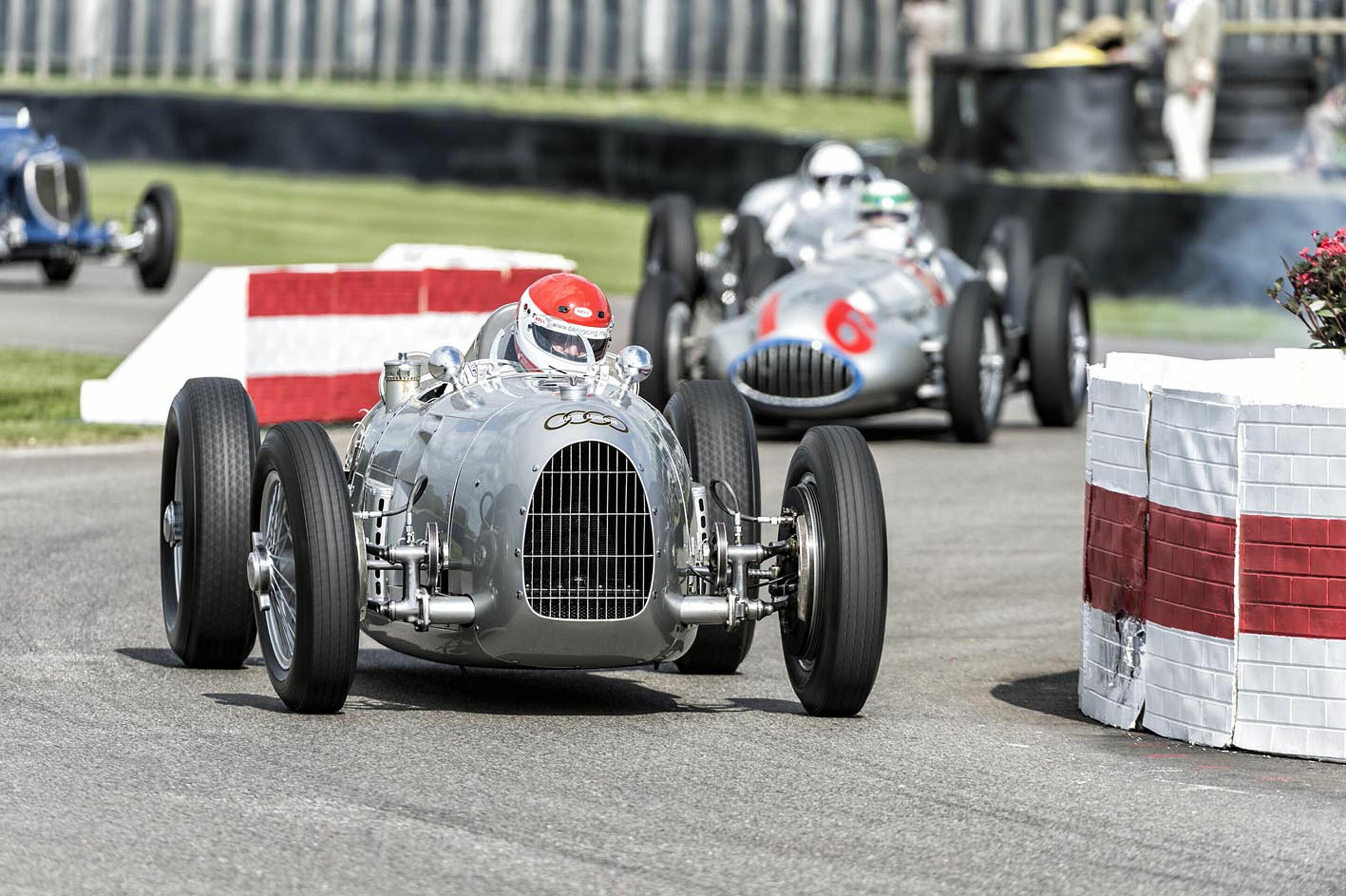 Audi mit echten Siegertypen auf der  Techno Classica - Der Auto Union Typ A von 1934 war der erste Silberpfeil aus Zwickau. Hans Stuck gewann in solch einem Grand Prix-Wagen nicht nur Rennen. Bei seinem ersten Einsatz im Auto Union Typ A fuhr Stuck auf...