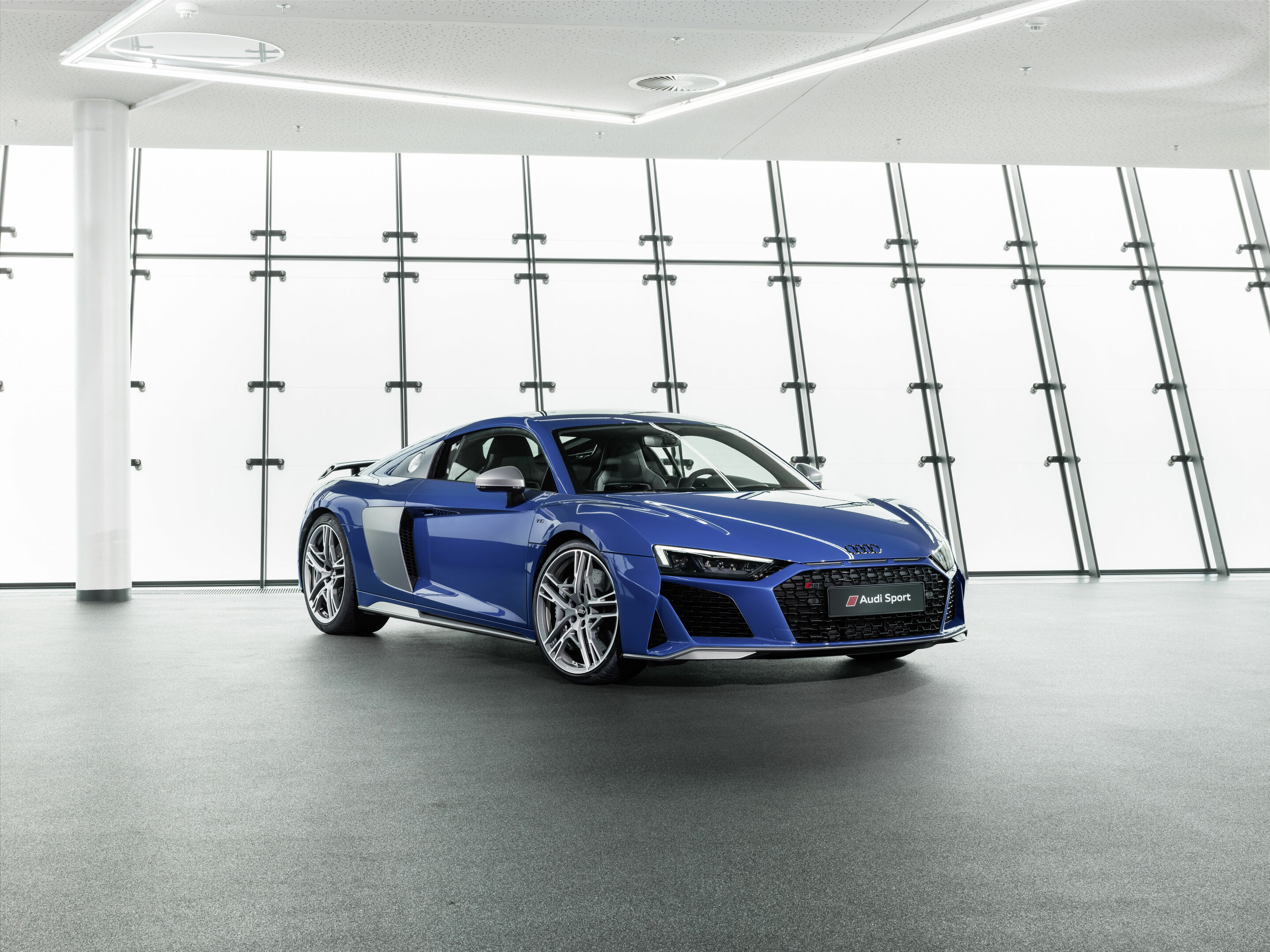 Audi R8 Coupé V10 performance quattro - Static photo,
Colour: Ascari Blue metallic