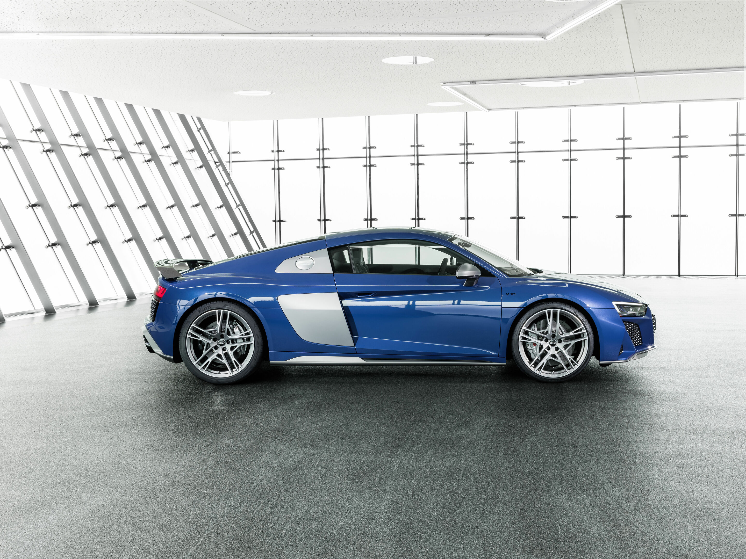 Audi R8 Coupé V10 performance quattro - Static photo,
Colour: Ascari Blue metallic