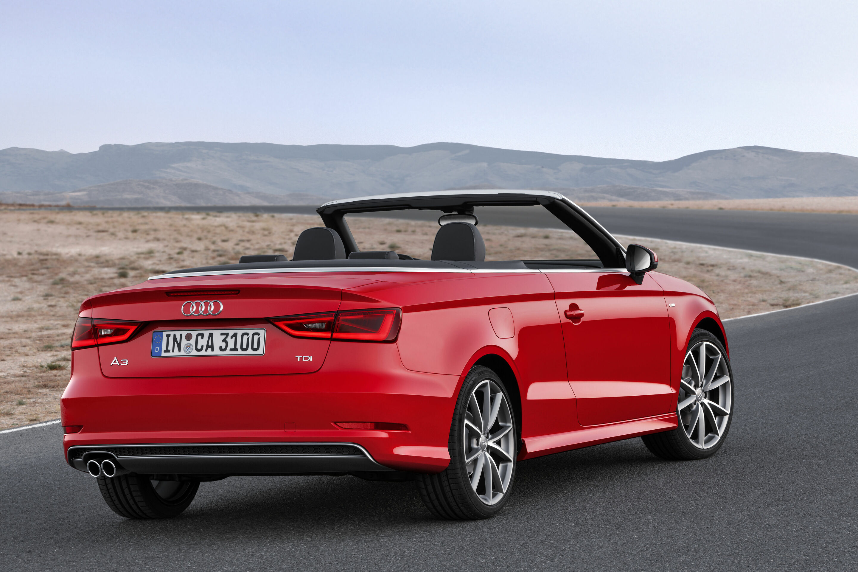 Audi A3 Cabriolet 2.0 TDI - Static photo

Colour: Misano Red pearl-effect
