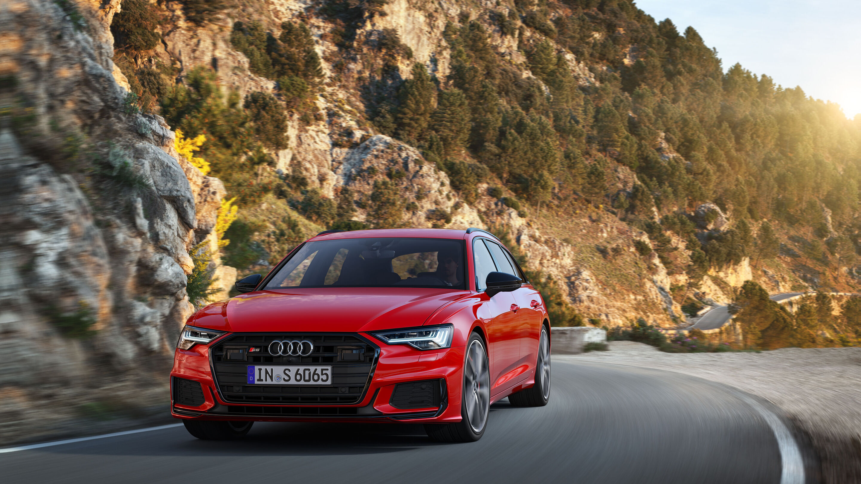 Audi S6 Avant TDI (until 2025) - Dynamic photo,
Colour: Tango red