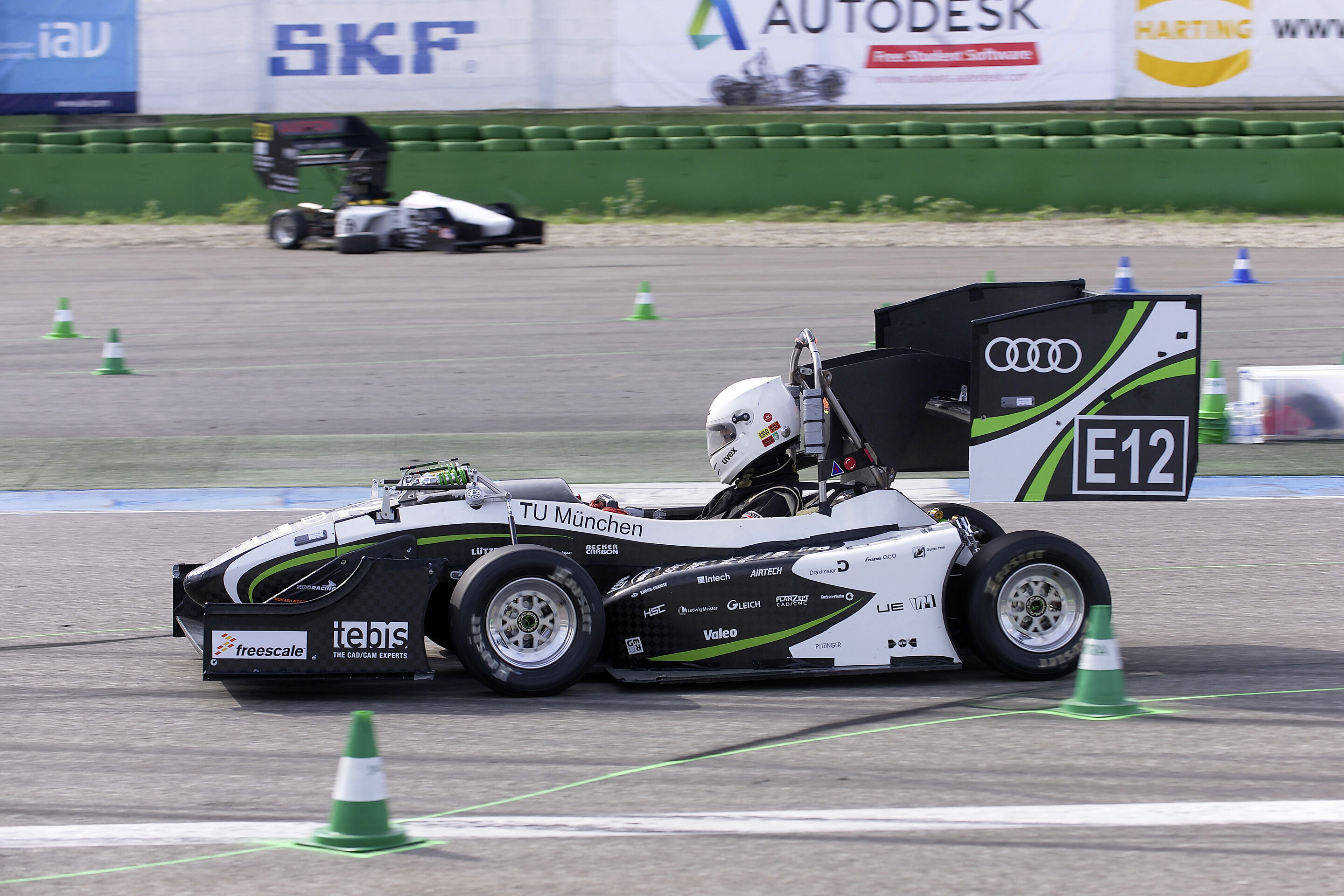 Formula Student Germany 2014: - Seit 2010 treten bei der Formula Student Germany auch Elektro-Rennwagen gegeneinander an. Die TU München stellte in dieser Disziplin ebenfalls ein von Audi unterstütztes Team, das am Wochenende auf dem Hockenheimring auf...