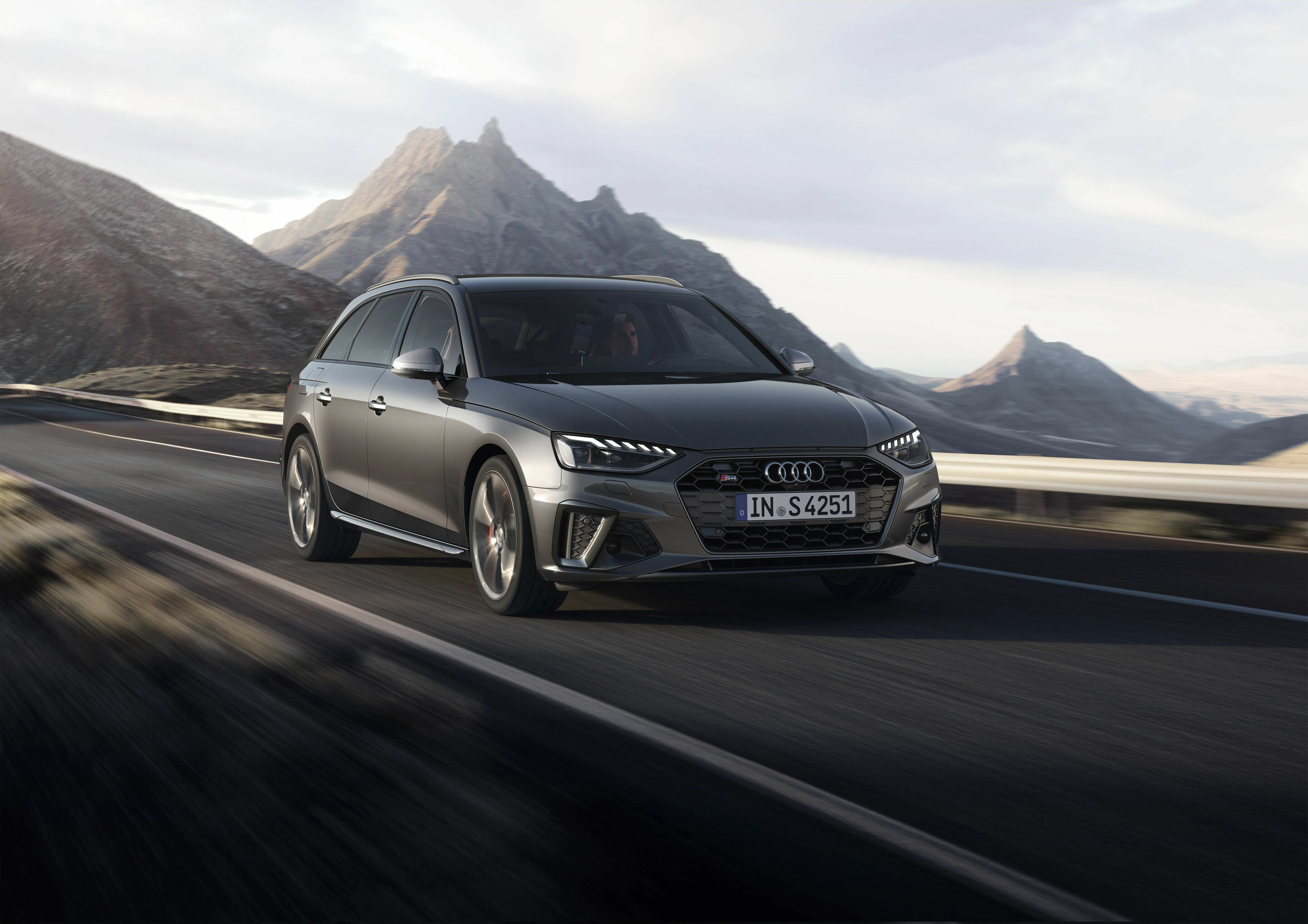 Audi S4 Avant TDI - Fahraufname
Farbe: Daytonagrau