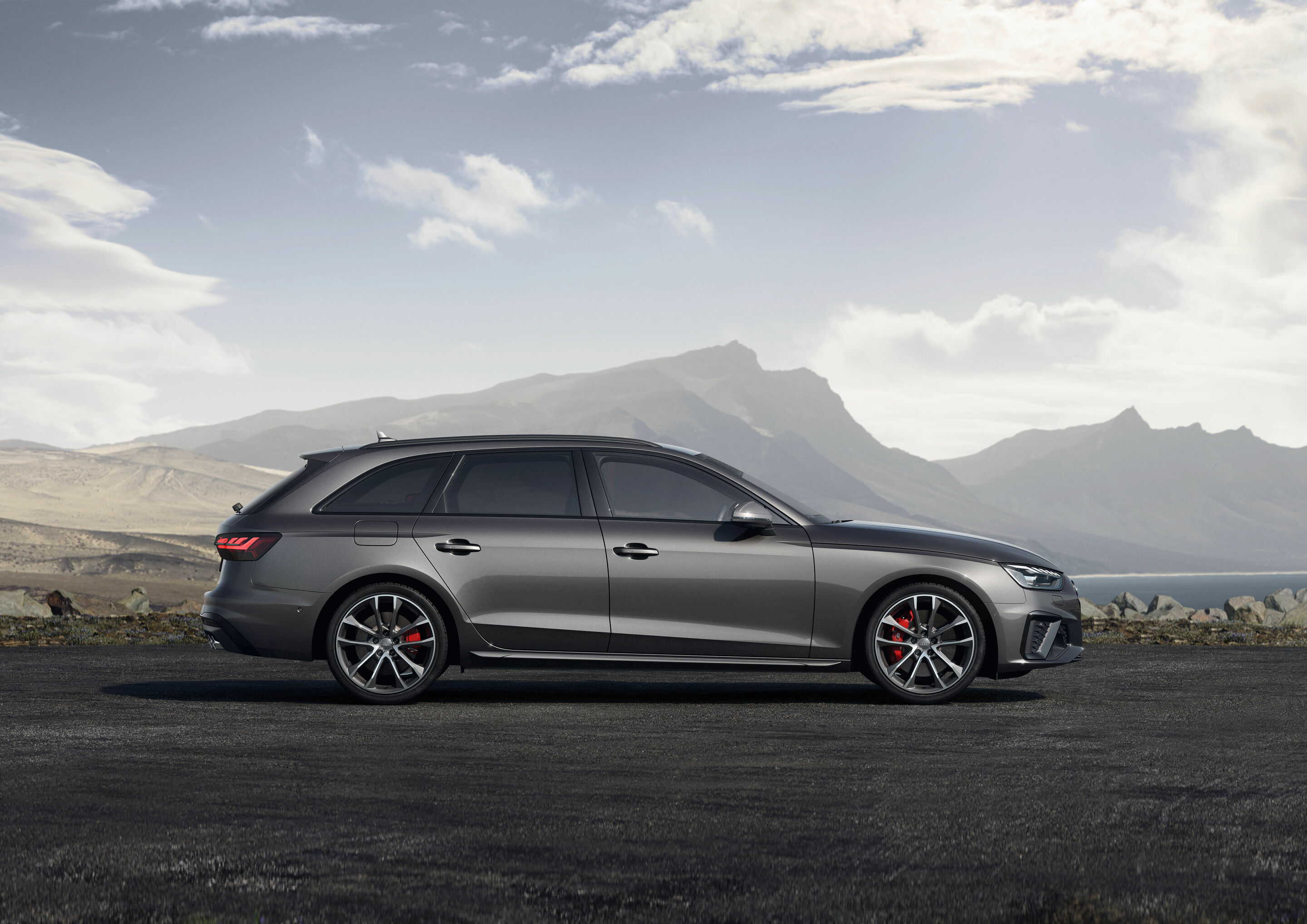 Audi S4 Avant TDI - Standaufname
Farbe: Daytonagrau