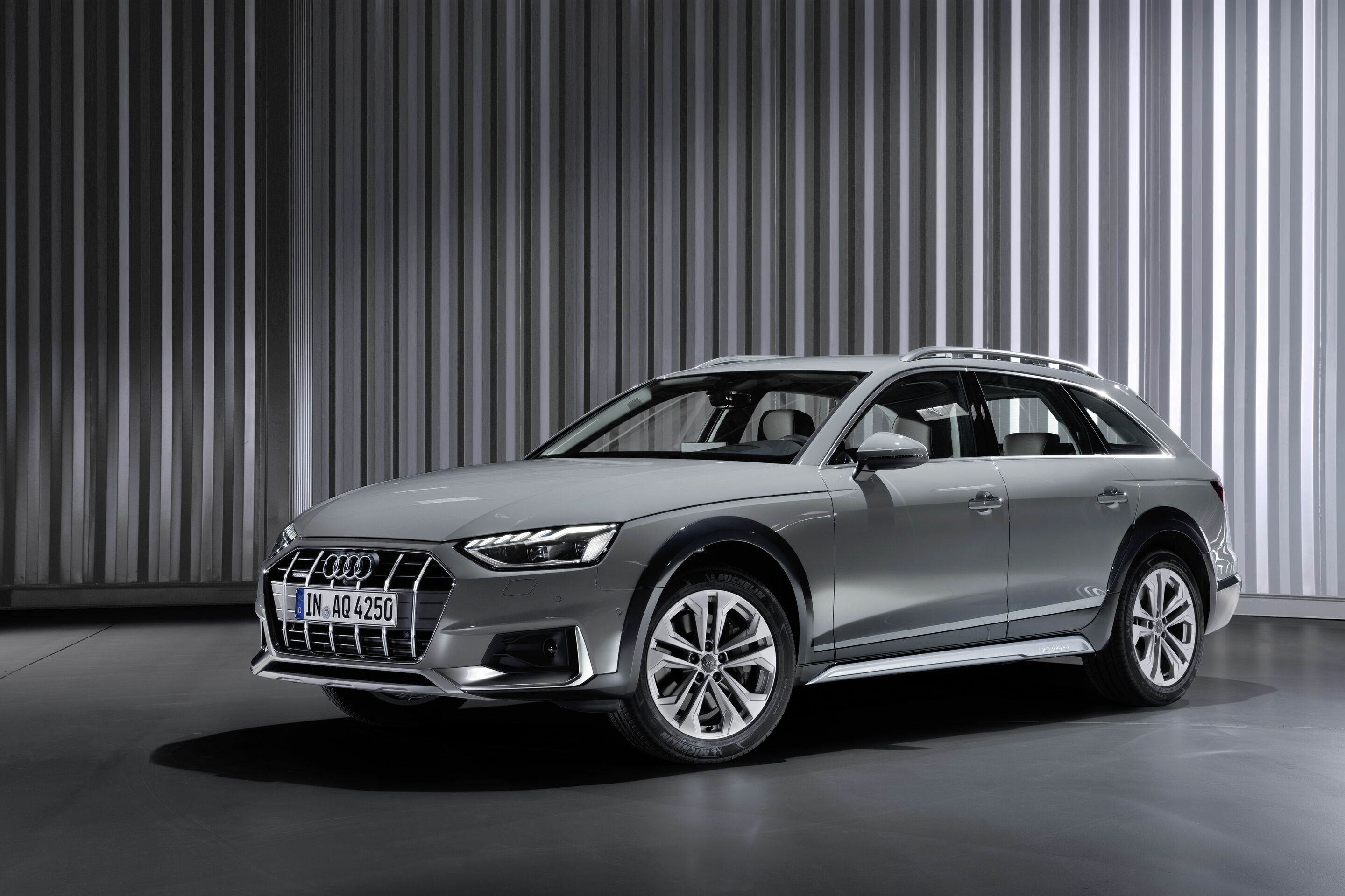 Audi A4 allroad quattro - Standaufnahme,
Farbe: Terragrau