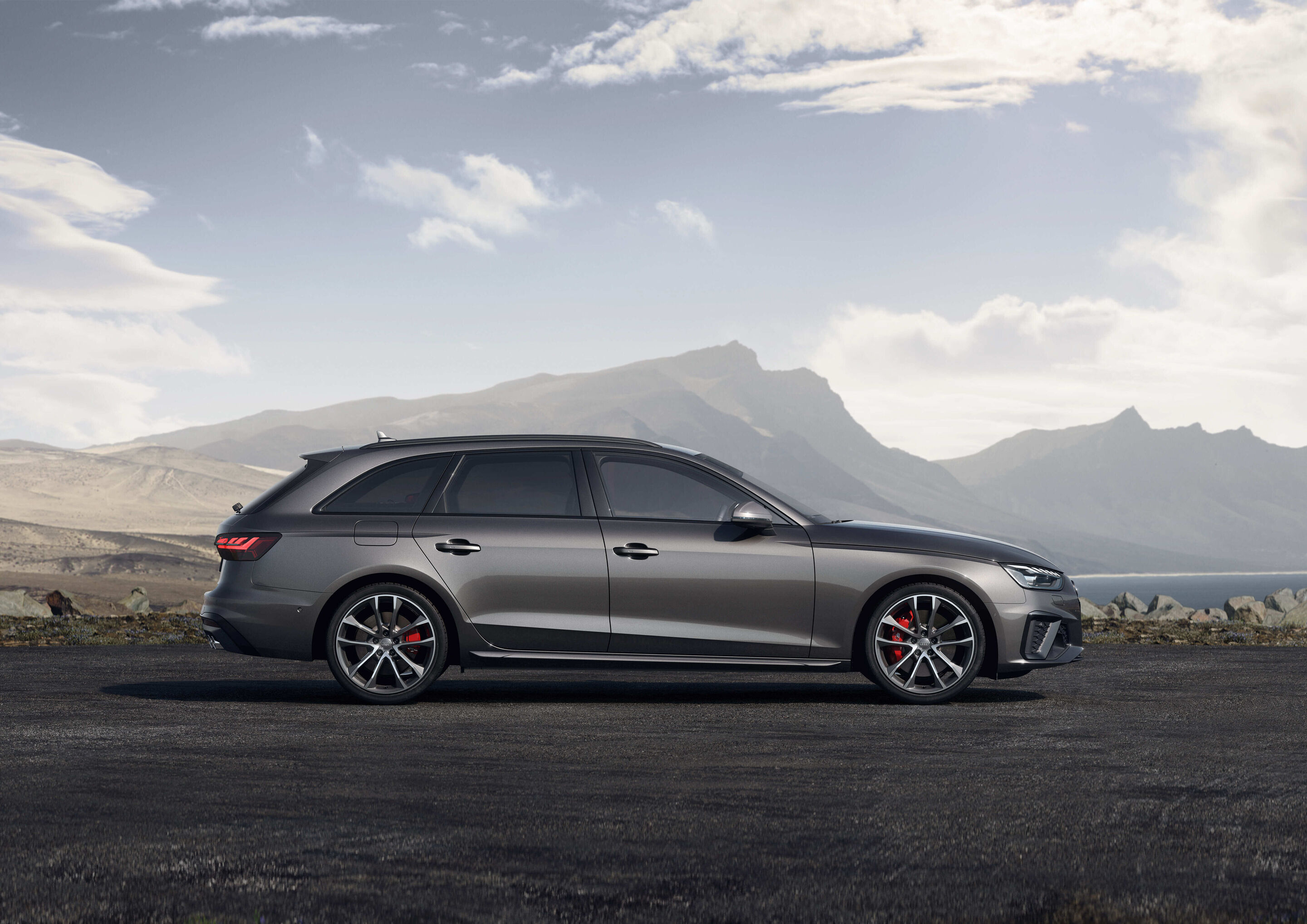 Audi S4 Avant TDI (until 2024) - Static photo,
Colour: Daytona gray