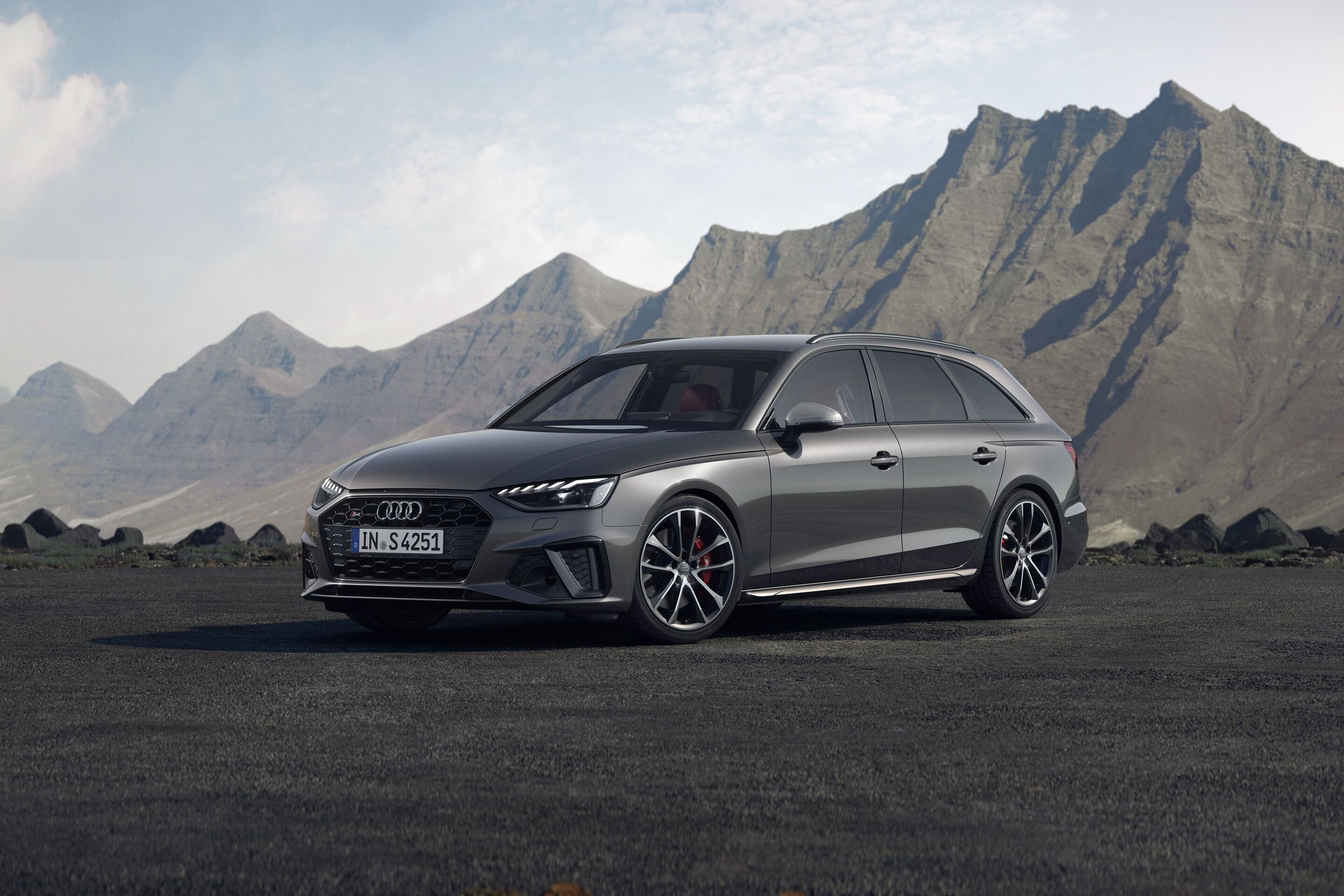 Audi S4 Avant TDI (bis 2024) - Standaufnahme,
Farbe: Daytonagrau