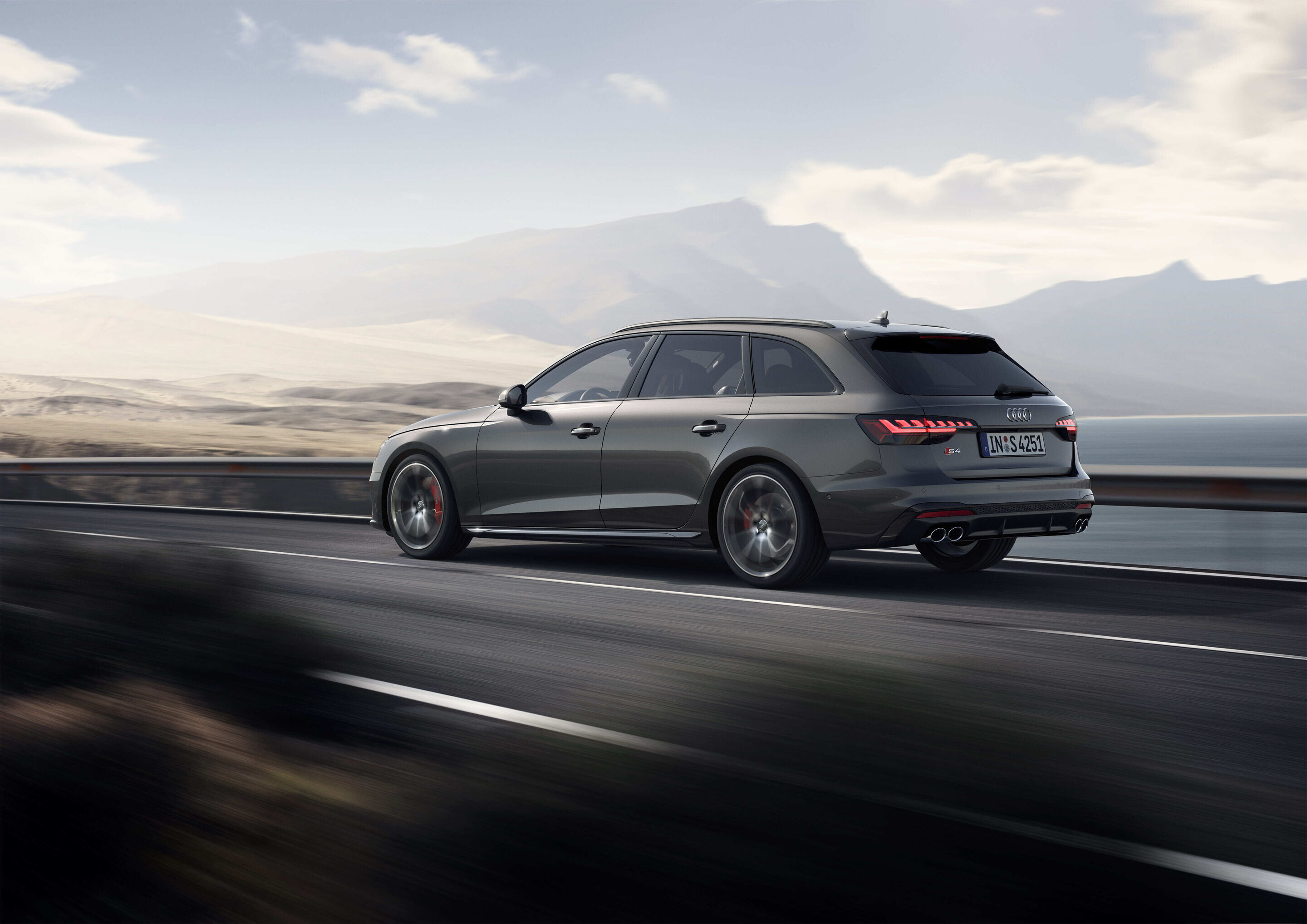 Audi S4 Avant TDI (until 2024) - Dynamic photo,
Colour: Daytona gray