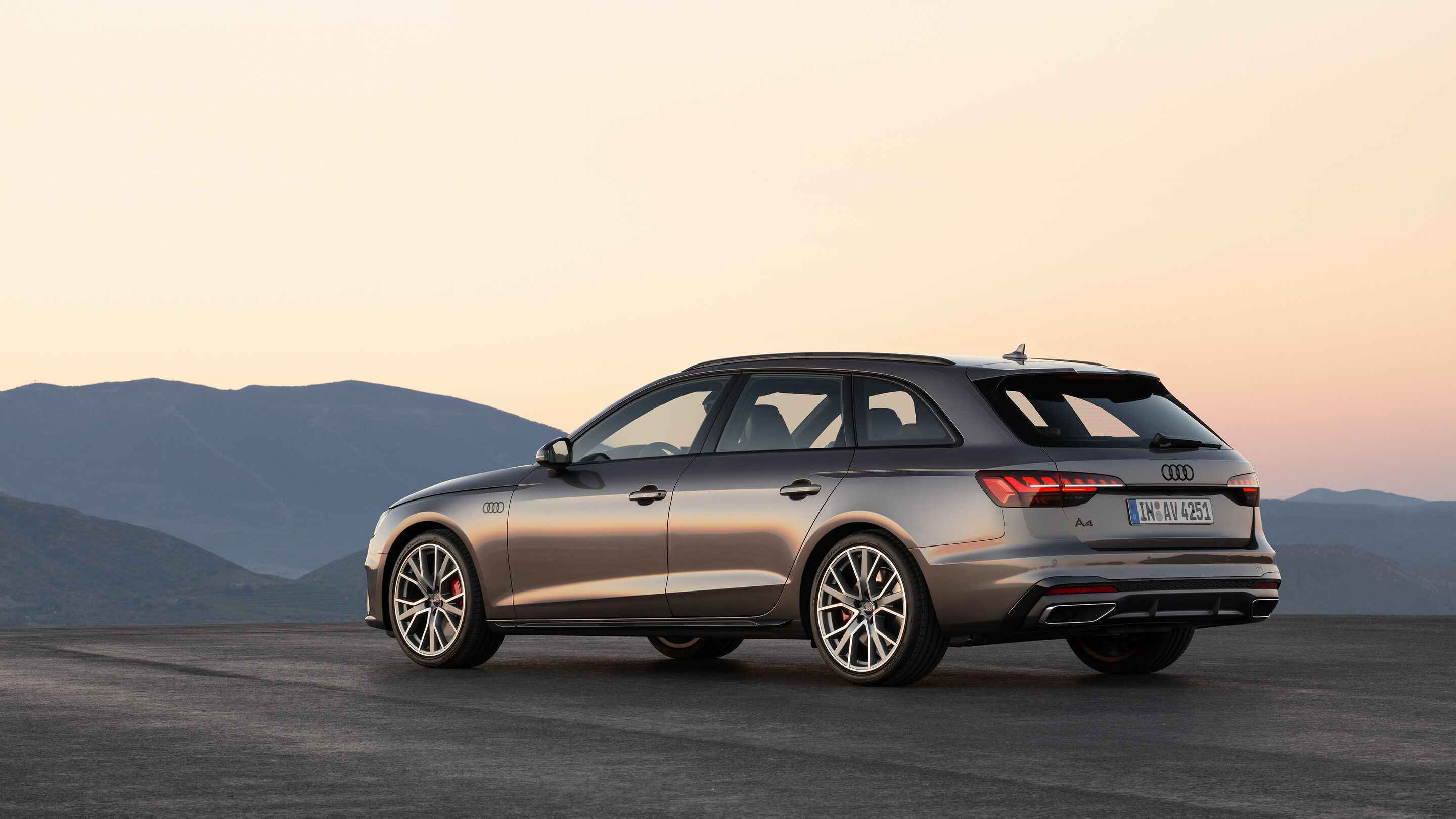 Audi A4 Avant  (2019 until 2024) - Static photo,
Color:Terra gray