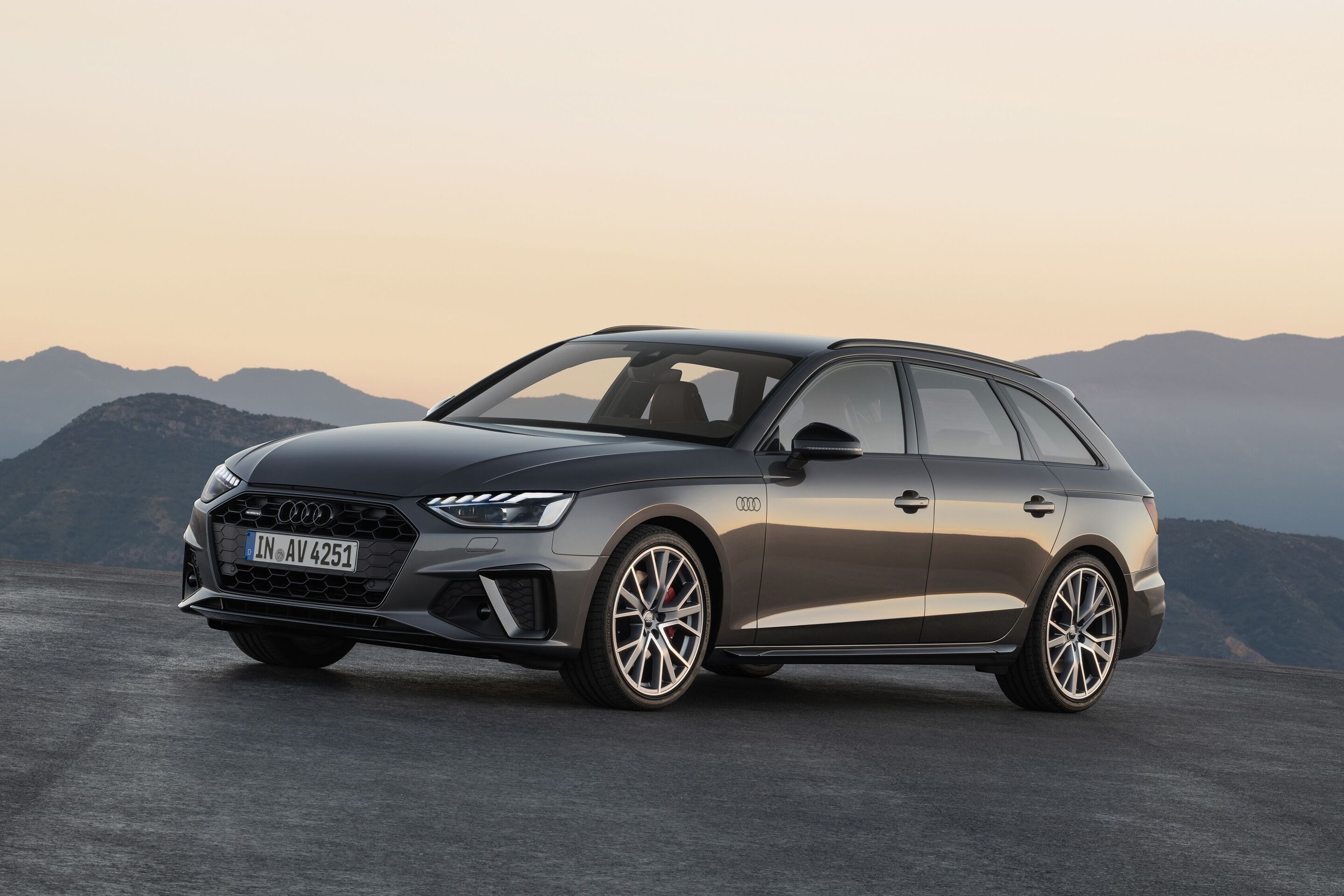 Audi A4 Avant  (2019 until 2024) - Static photo,
Color:Terra gray