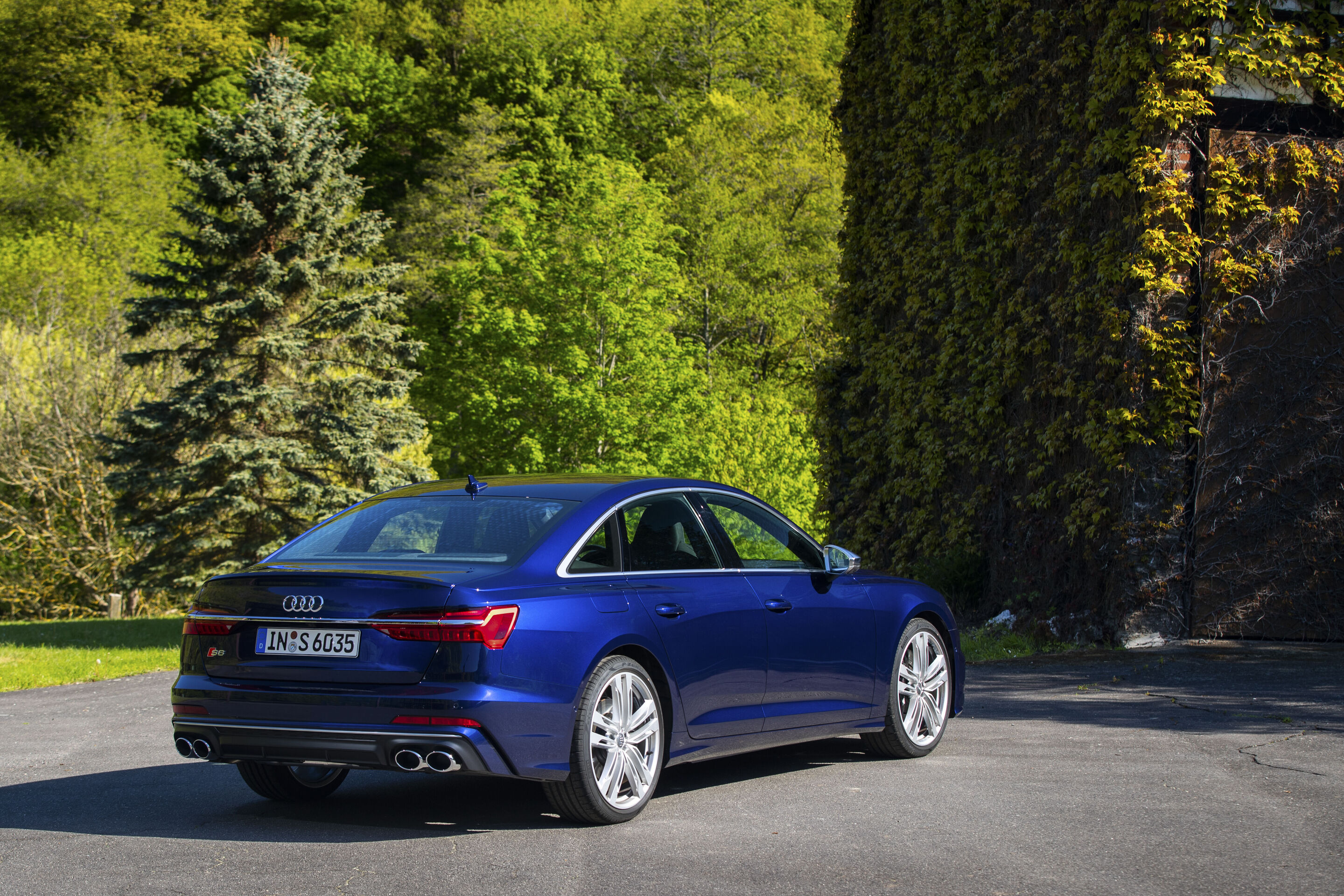 Audi S6 Limousine TDI (bis 2025) - Standaufnahme, Farbe: Navarrablau