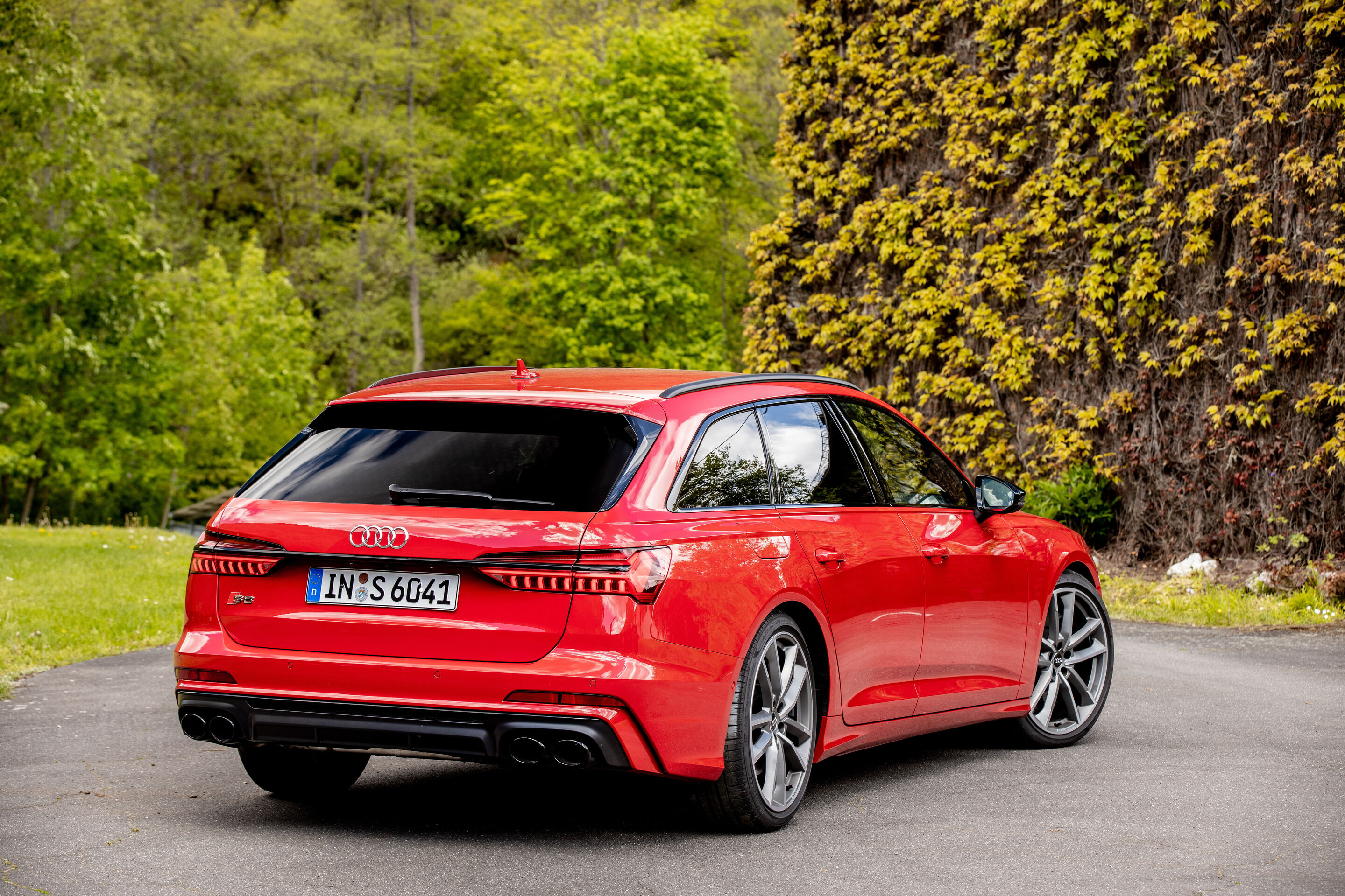 Audi S6 Avant TDI (until 2025) - Static photo, Color: Tango Red