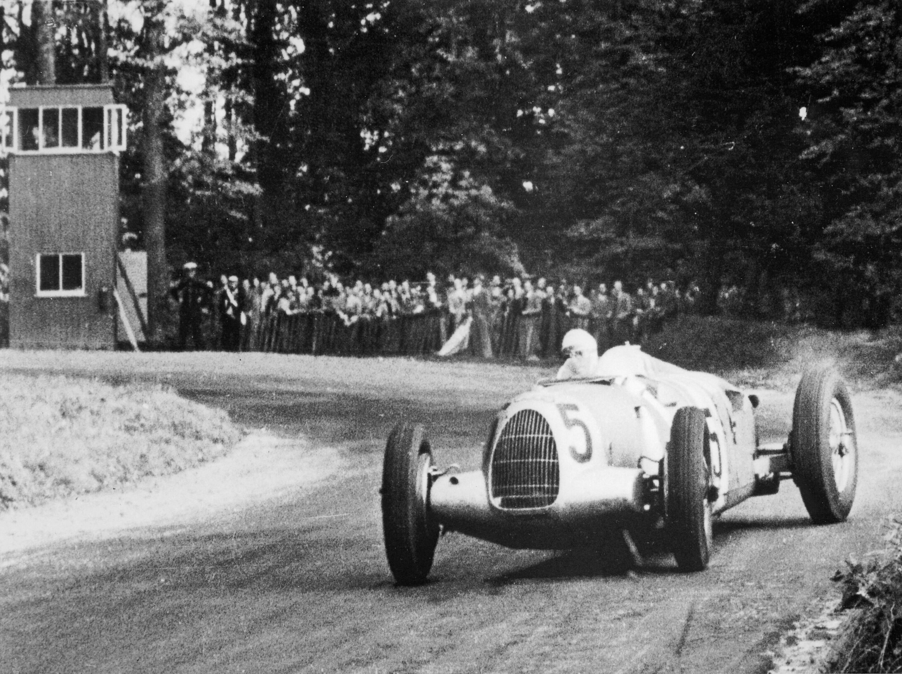 Bernd Rosemeyer triumphed in the 1937 Grand Prix at Donington Park, Great Britain in an Auto Union 16-cylinder Type C racing car (startnumber 5)