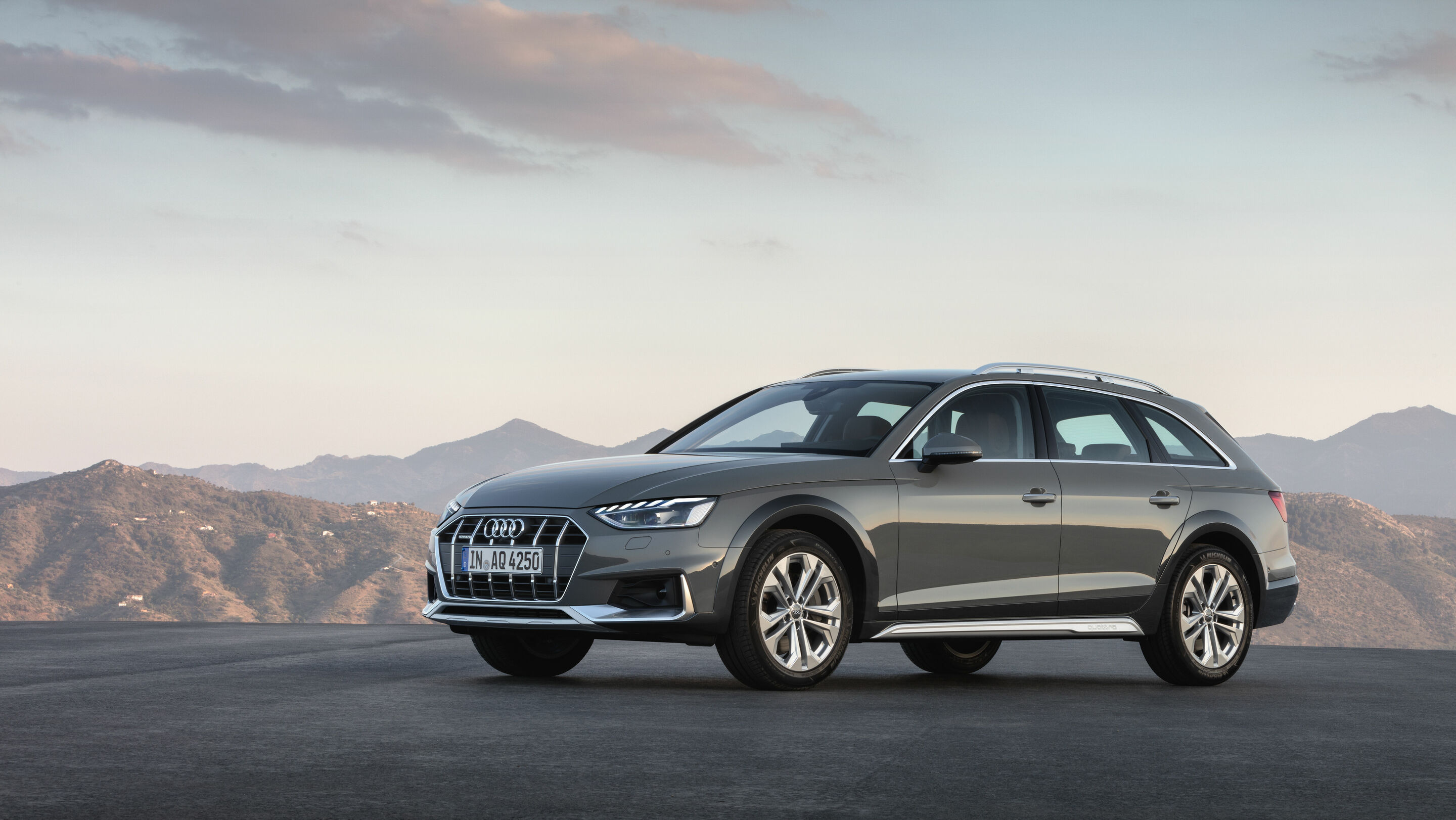 Audi A4 allroad quattro (2019 until 2024) - Static photo,
Colour: Terra gray