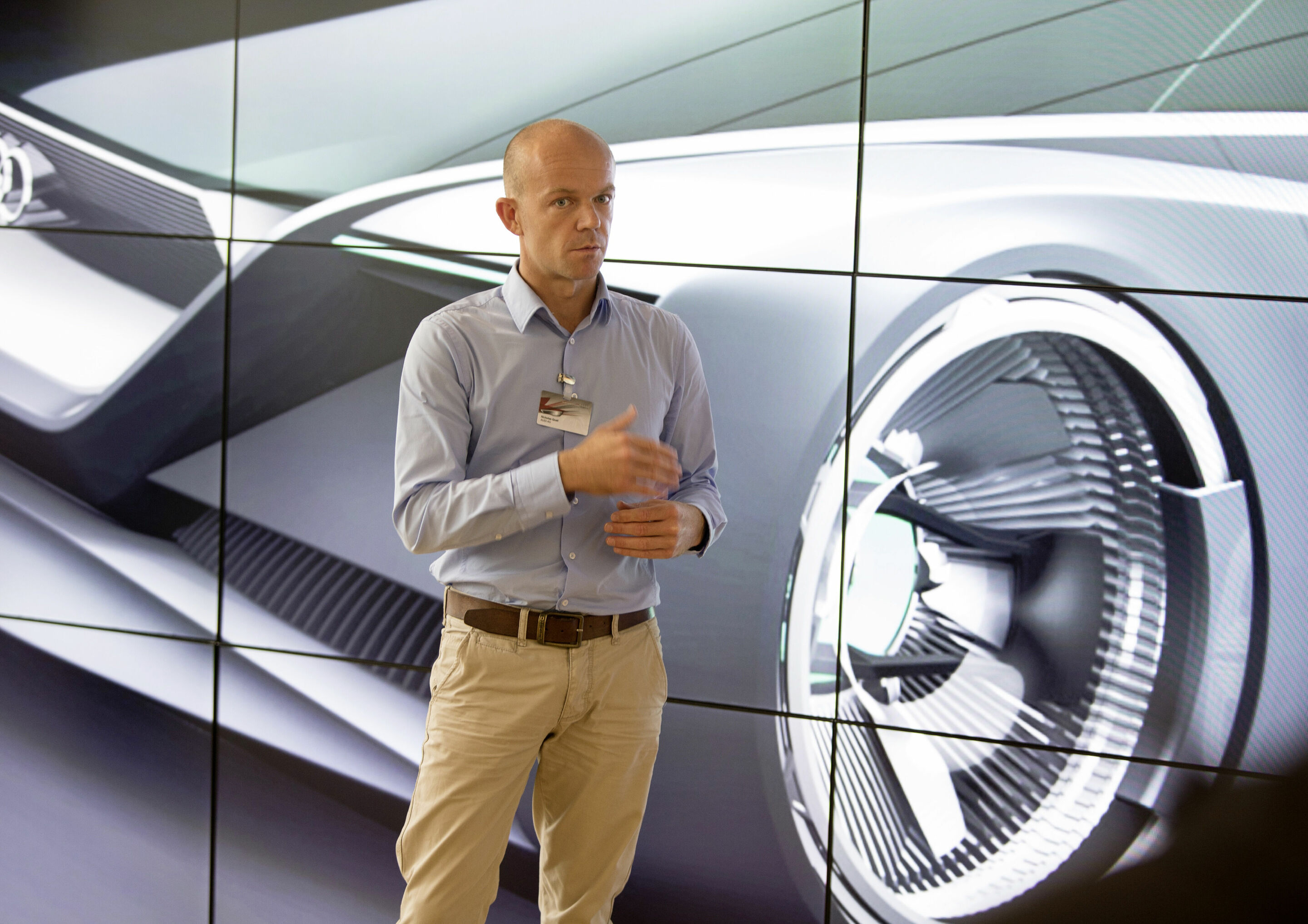 Design Close-Up at the Concept Design Studio Munich - Virtual design process Science fiction car