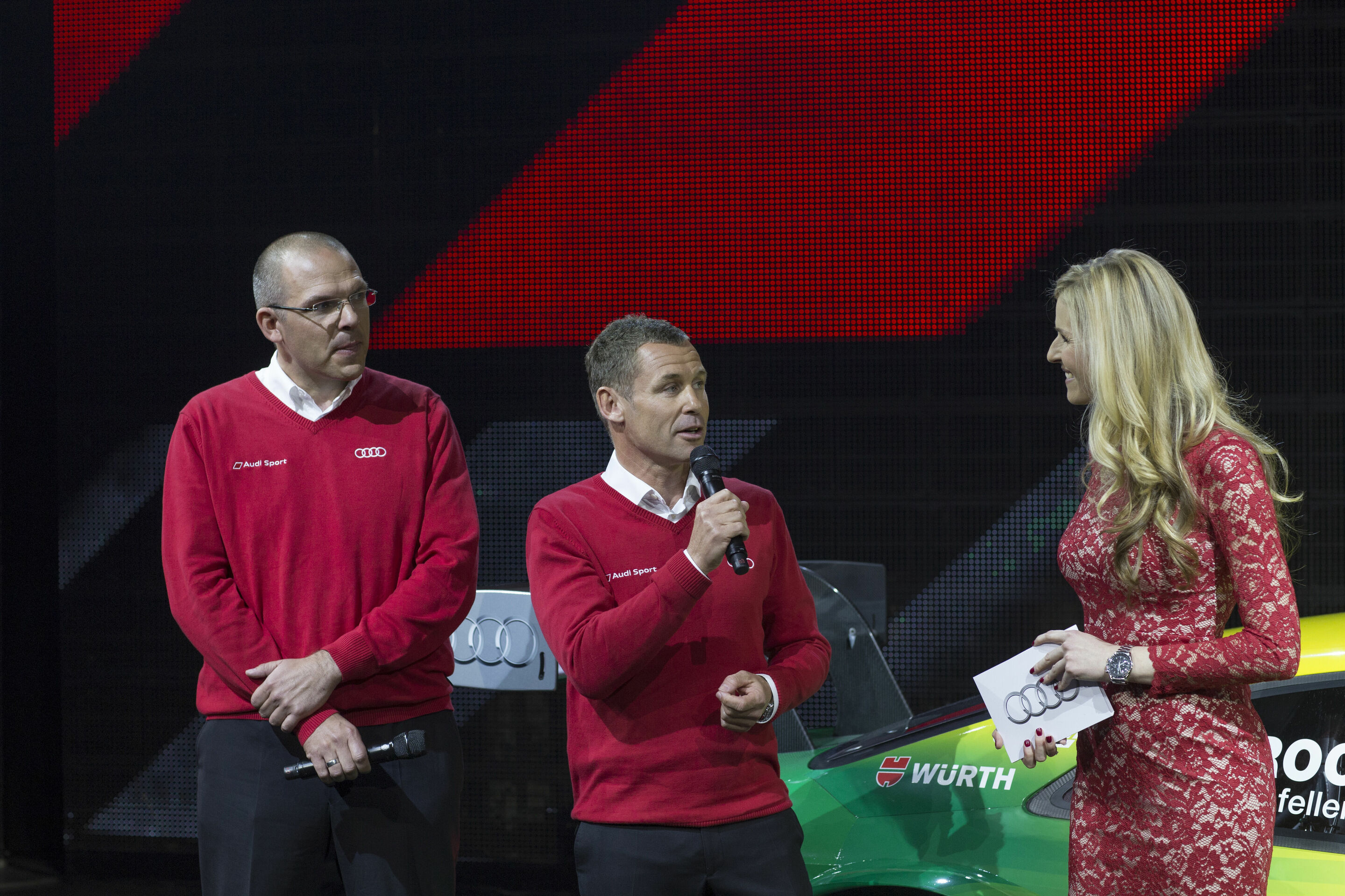 Vorabend der Jahrespressekonferenz 2014 - von links: Chris Reinke - Leiter LMP, Audi Sport, Tom Kristensen - Audi Werksfahrer, LMP und Eve Scheer - Moderatorin; beim Vorabend zur Jahrespressekonferenz der AUDI AG.