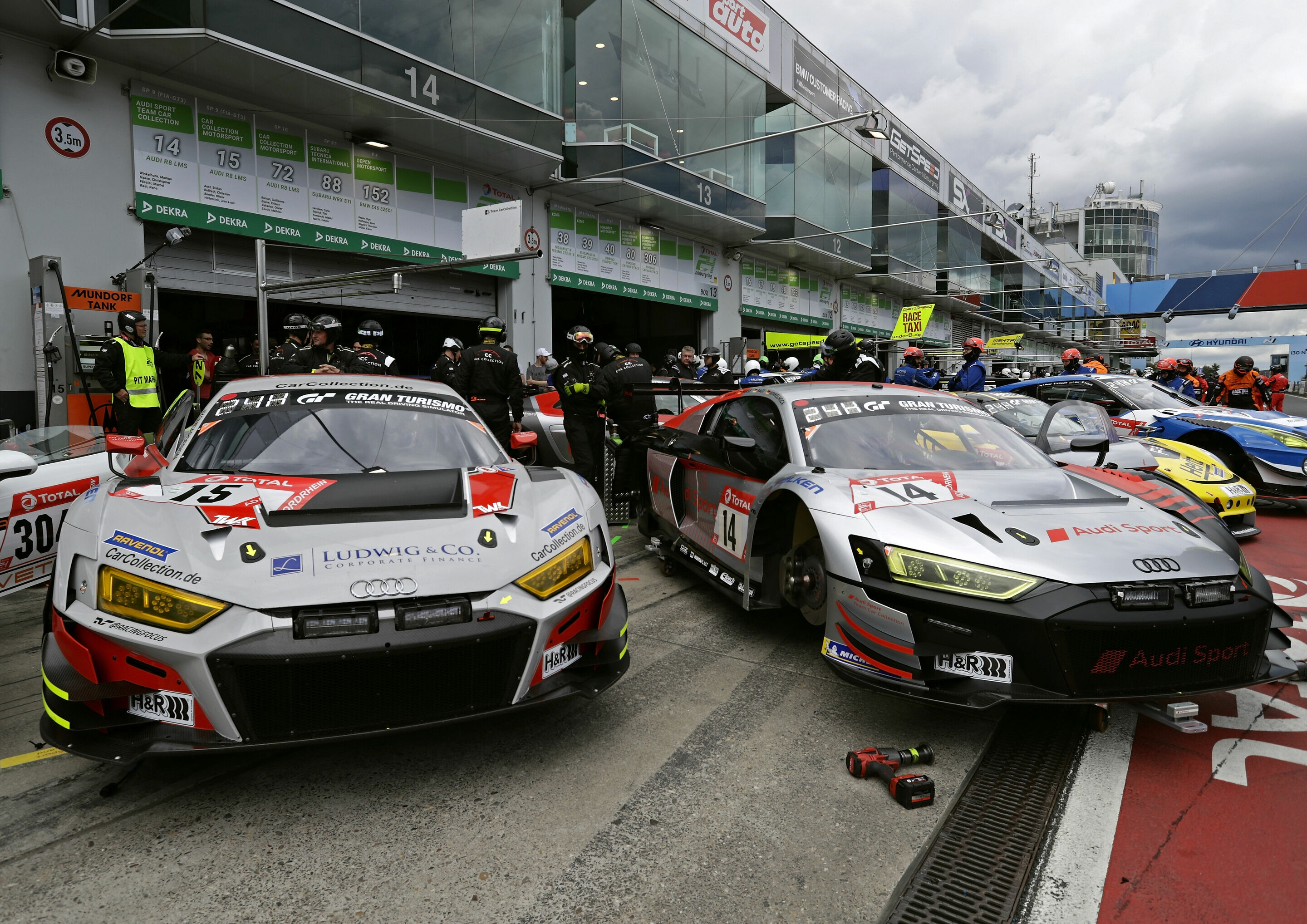 24h Nürburgring 2019 - Audi R8 LMS #15 (Car Collection Motorsport), Stefan Aust/Oliver Bender/Christian Bollrath/Jean-Louis Hertenstein, Audi R8 LMS #14 (Audi Sport Team Car Collection), Christopher Haase/Marcel Fässler/René Rast/Markus Winkelhock