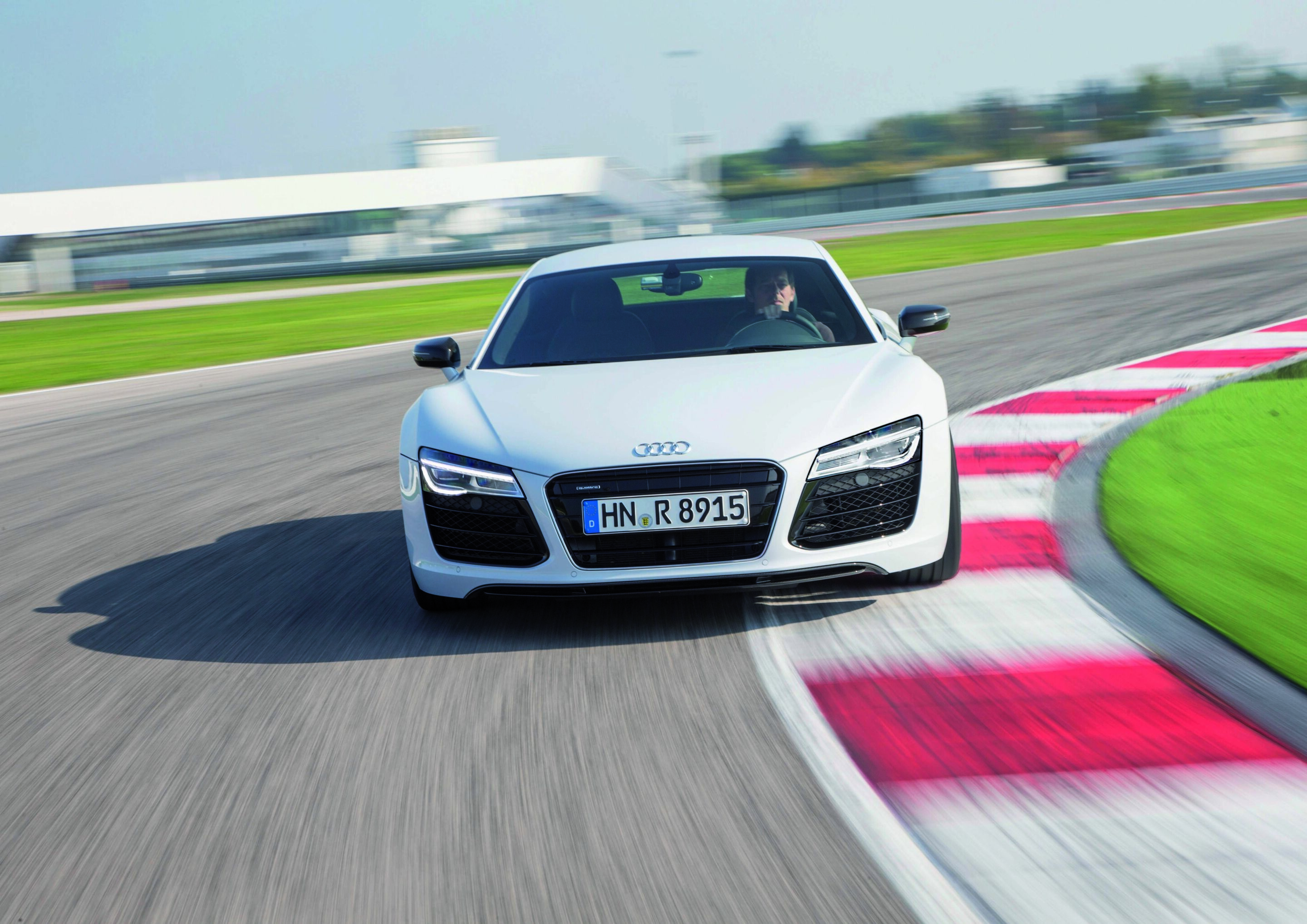 Audi R8 V8 Coupé - Farbe: Suzukagrau