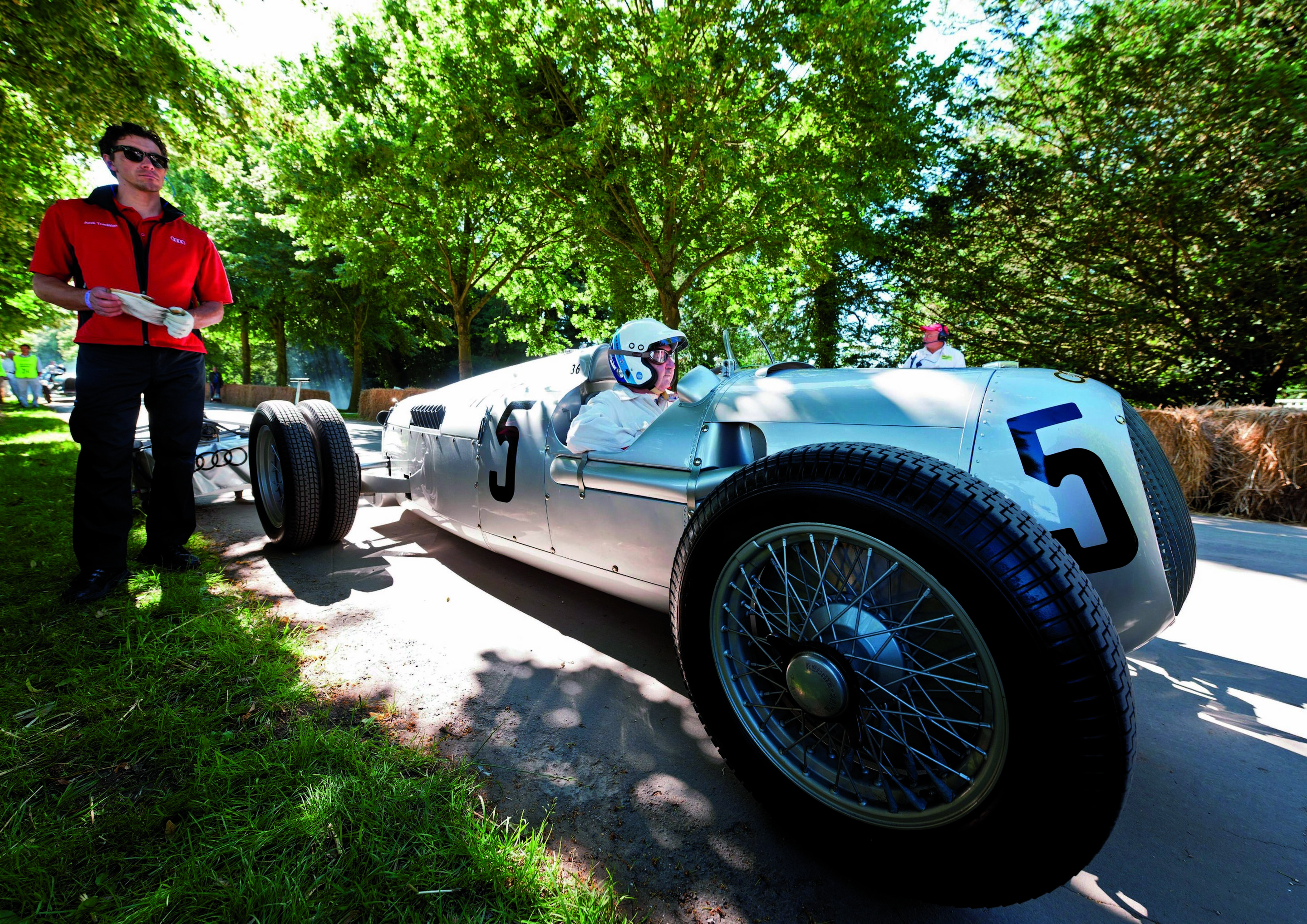 Auto Union Type C Silver Arrow from 1936: with twin spare tires at the Techno Classica.