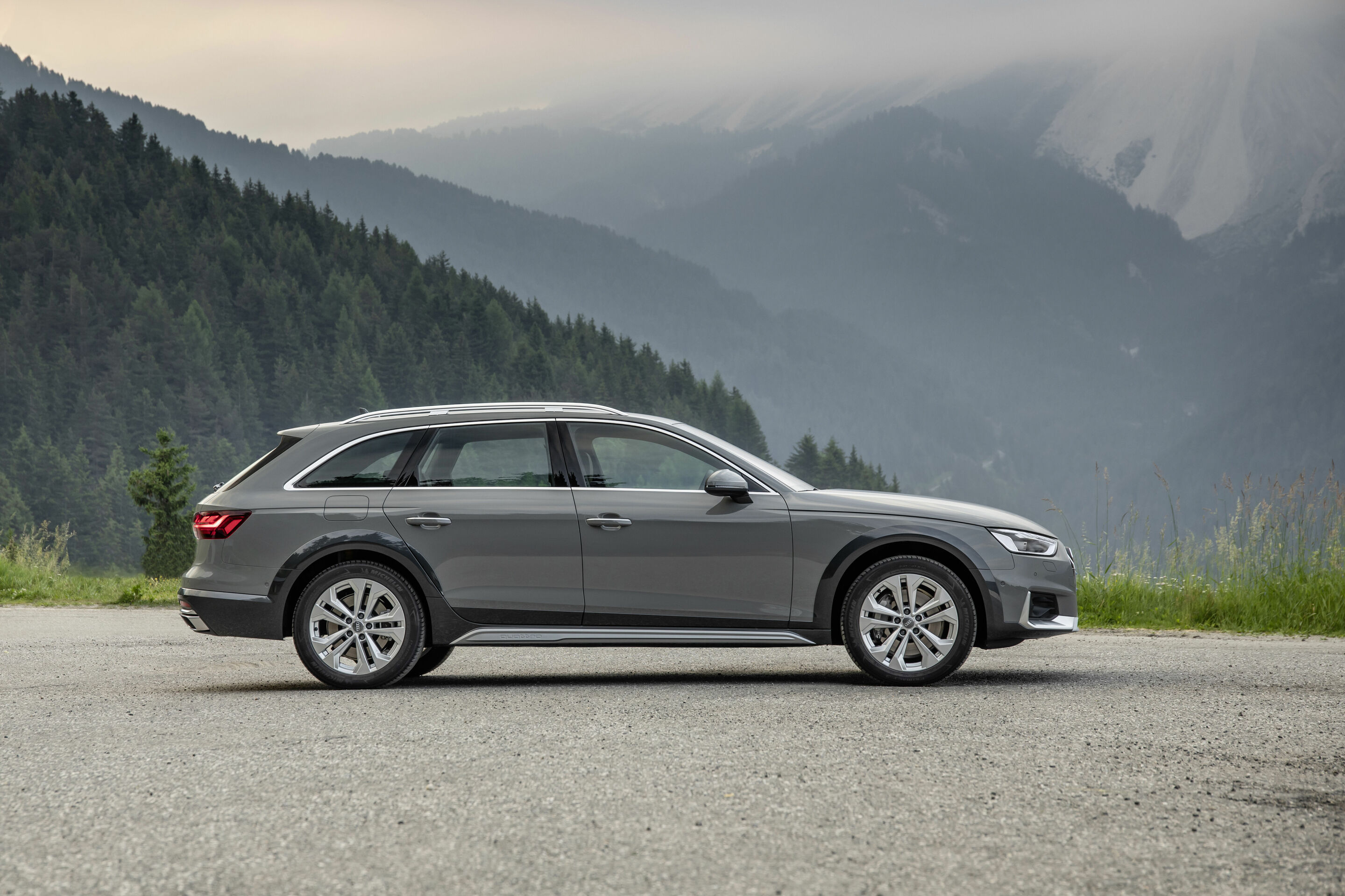 Audi A4 allroad quattro (2019 until 2024) - Static photo,
Colour: Quantum gray