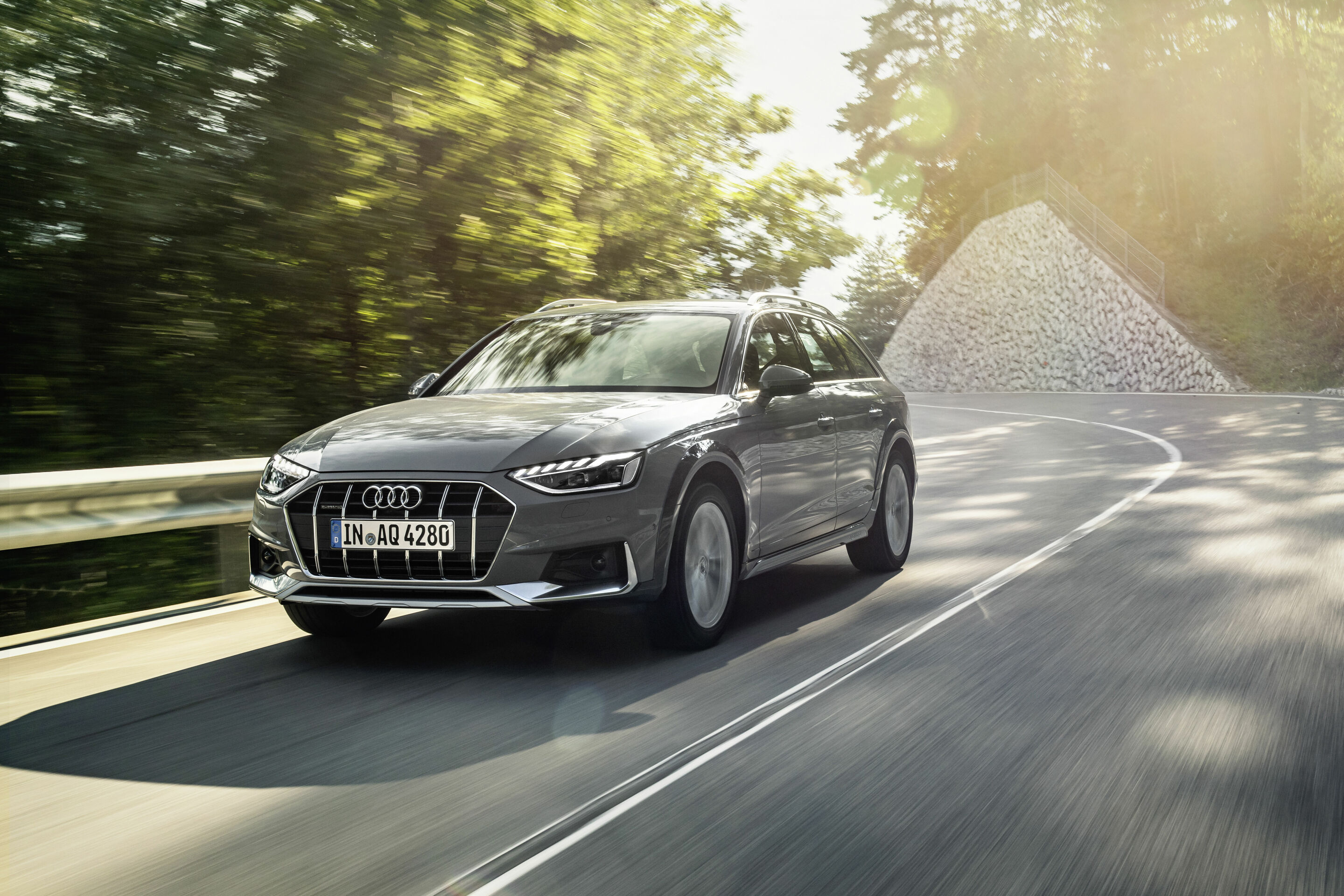 Audi A4 allroad quattro (2019 until 2024) - Dynamic photo,
Colour: Quantum gray