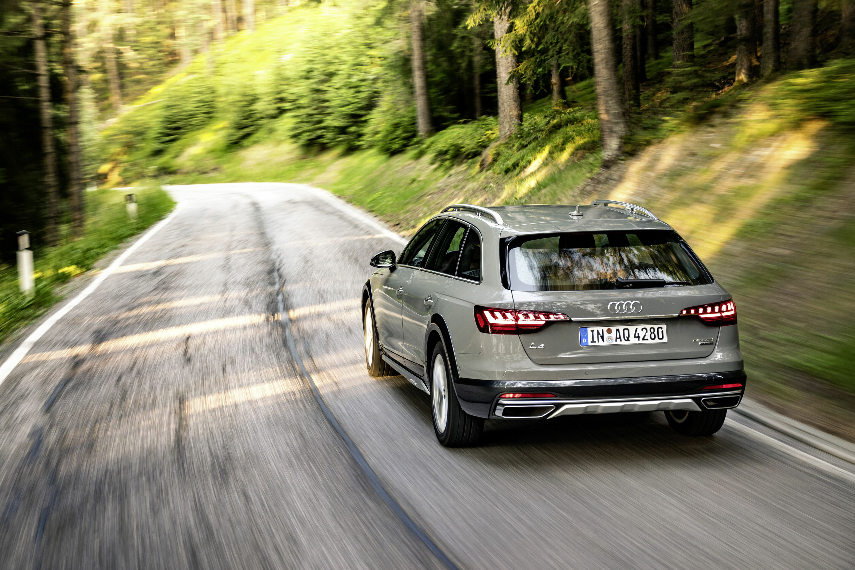 Audi A4 allroad quattro (2019 until 2024) - Dynamic photo,
Colour: Quantum gray