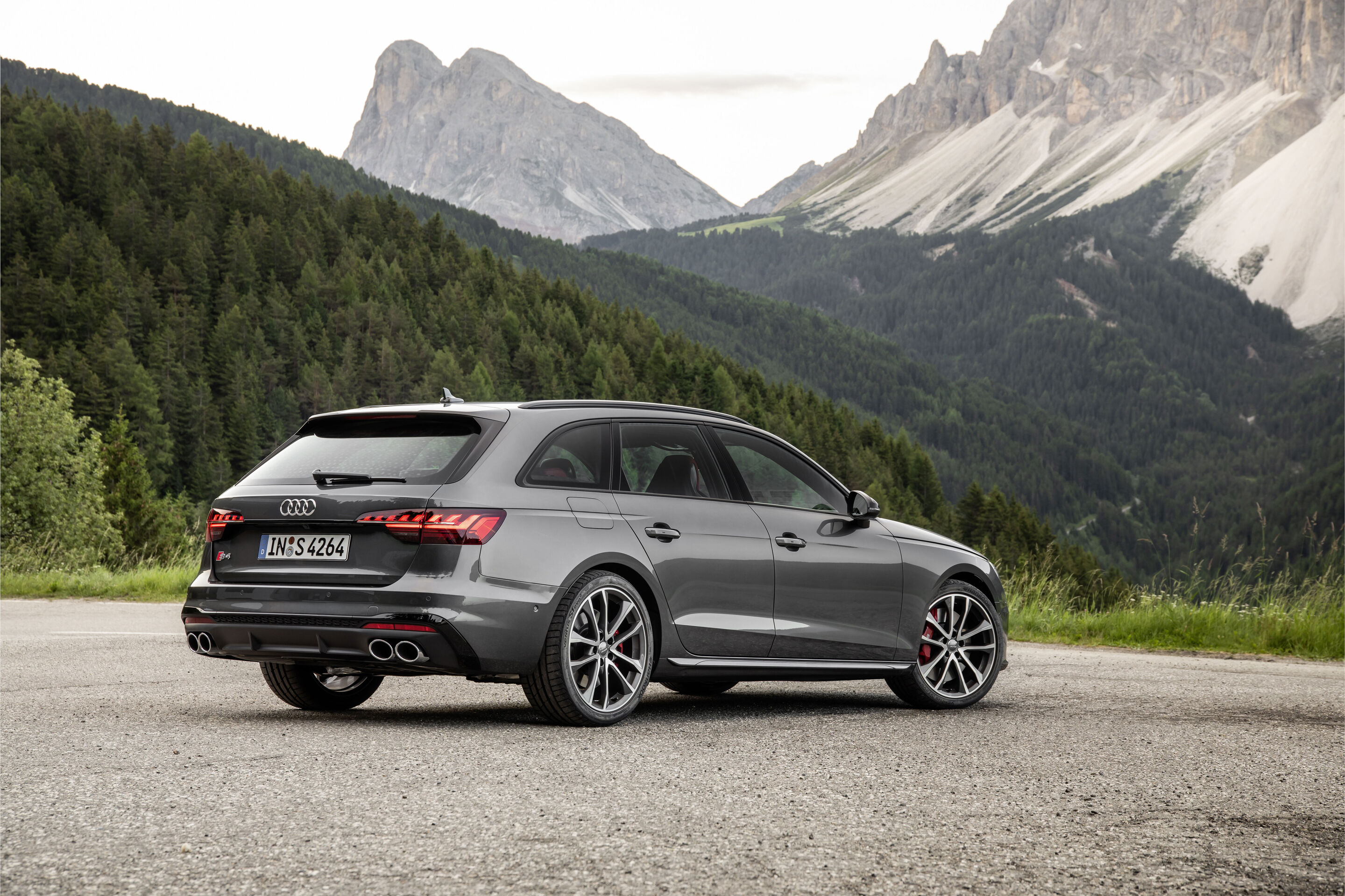 Audi S4 Avant TDI (bis 2024) - Standaufnahme,
Farbe: Daytonagrau