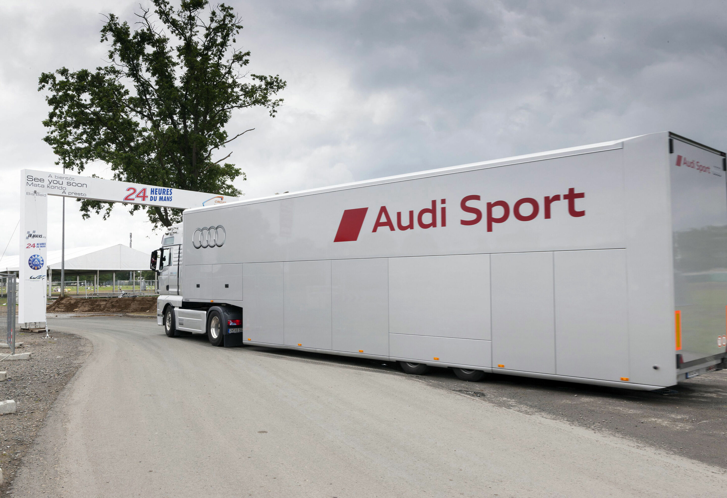 Logistic trip around the world for Audi - The logisticians of Audi Sport Team Joest manage a sizeable cargo volume that will be transported around the globe.