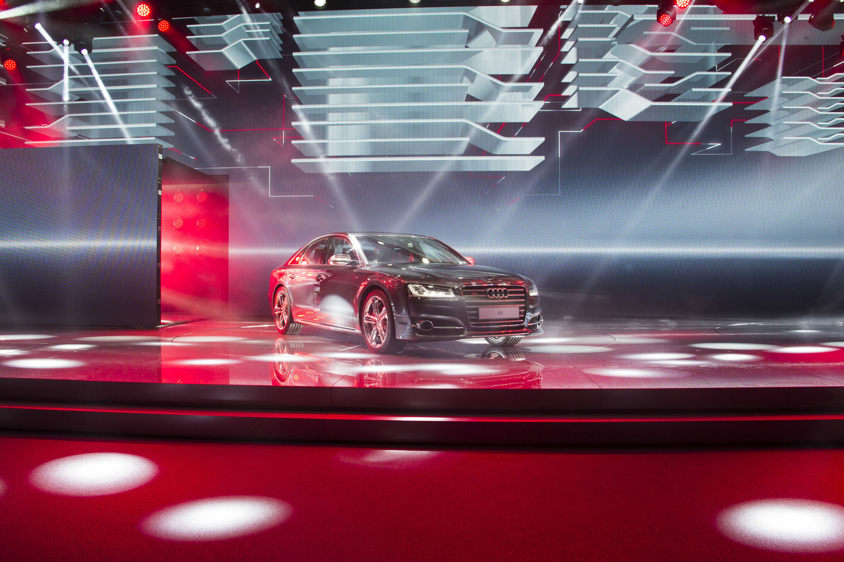 Audi auf der 65. Internationalen Automobil-Ausstellung in Frankfurt am Main - Der neue Audi S8 auf der IAA Frankfurt 2013.