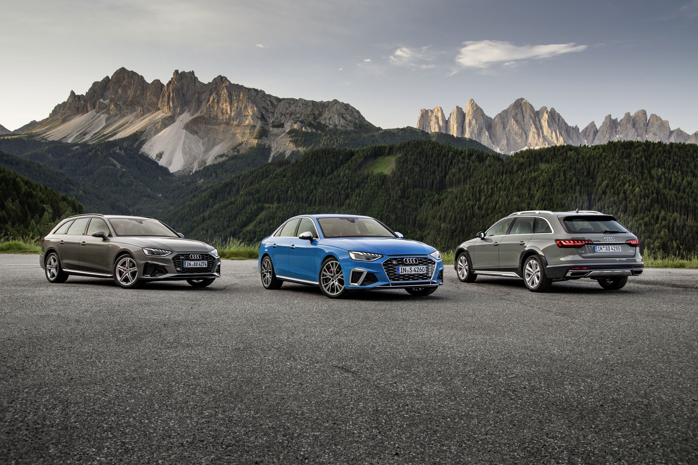 Audi A4 Avant, Audi S4 Sedan TDI, Audi A4 allroad quattro (until 2024) - Static photo,
Farbe: Terra gray, Turbo blue, Quantum gray