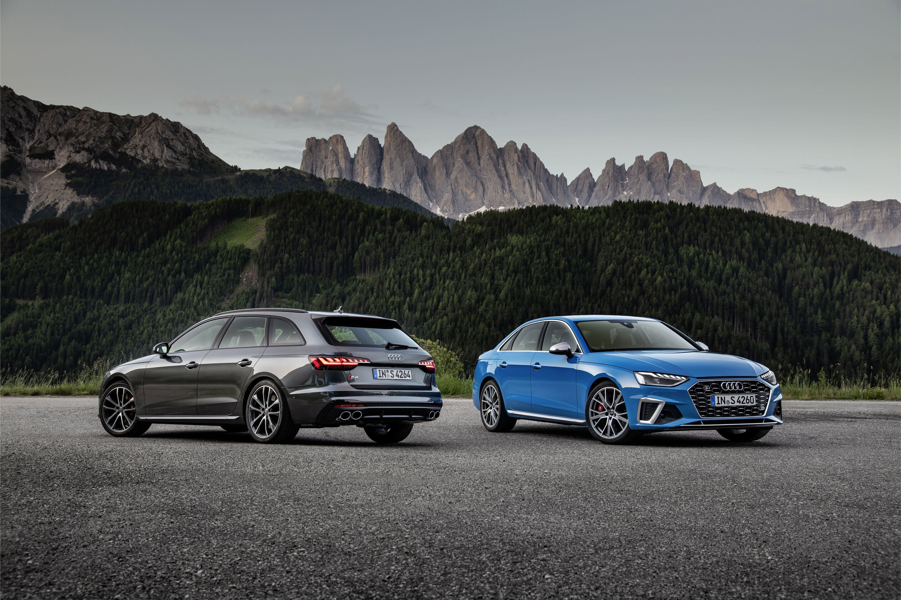 Audi S4 Avant TDI, Audi S4 Limousine TDI (bis 2024) - Standaufnahme,
Farbe: Daytonagrau, Turboblau