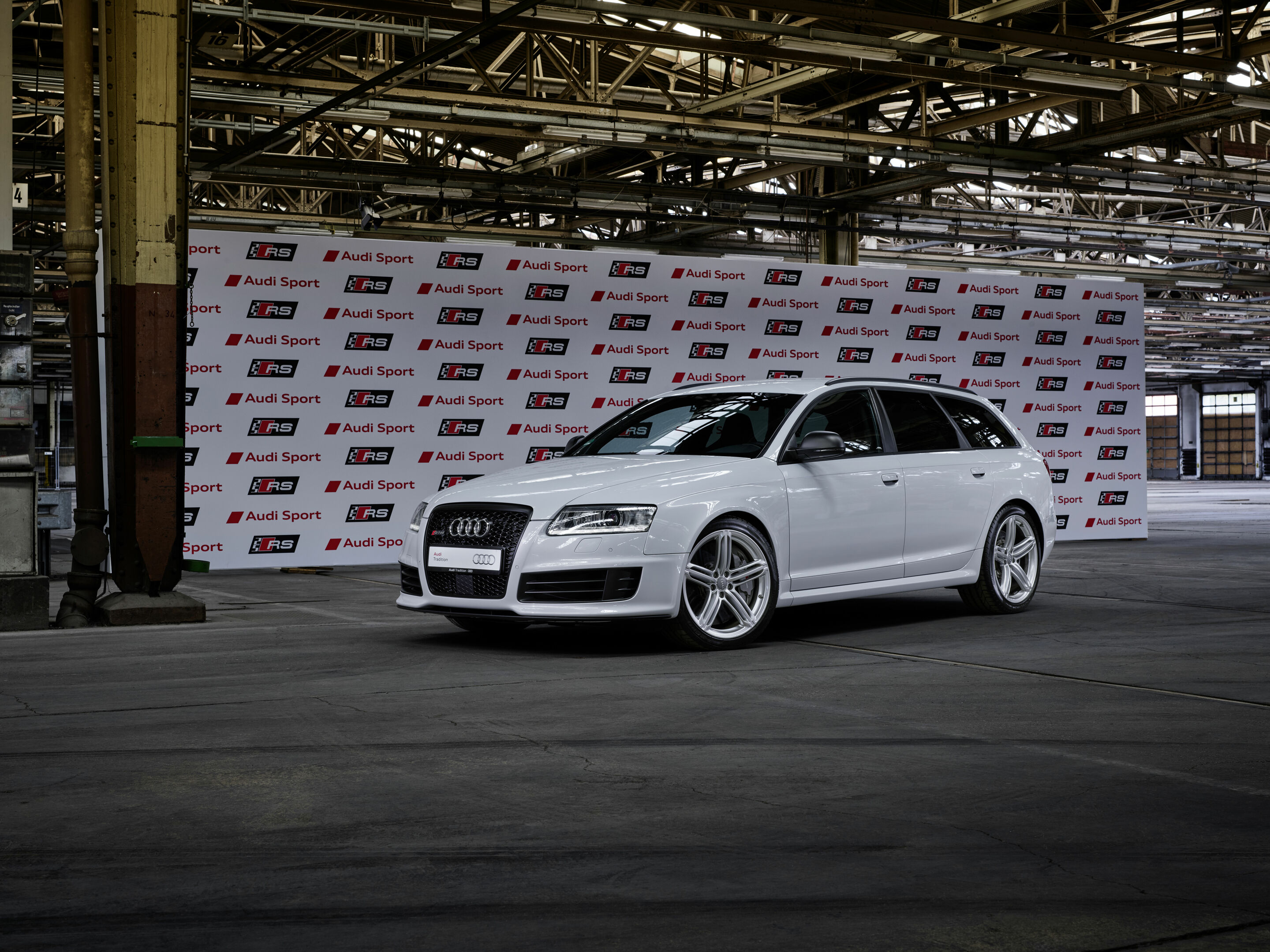 High-Performance. Full of Character. Individual. Audi Sport Is Celebrating 25 years of the Audi RS Models - Audi RS 6 Avant (Typ C6), inuit white