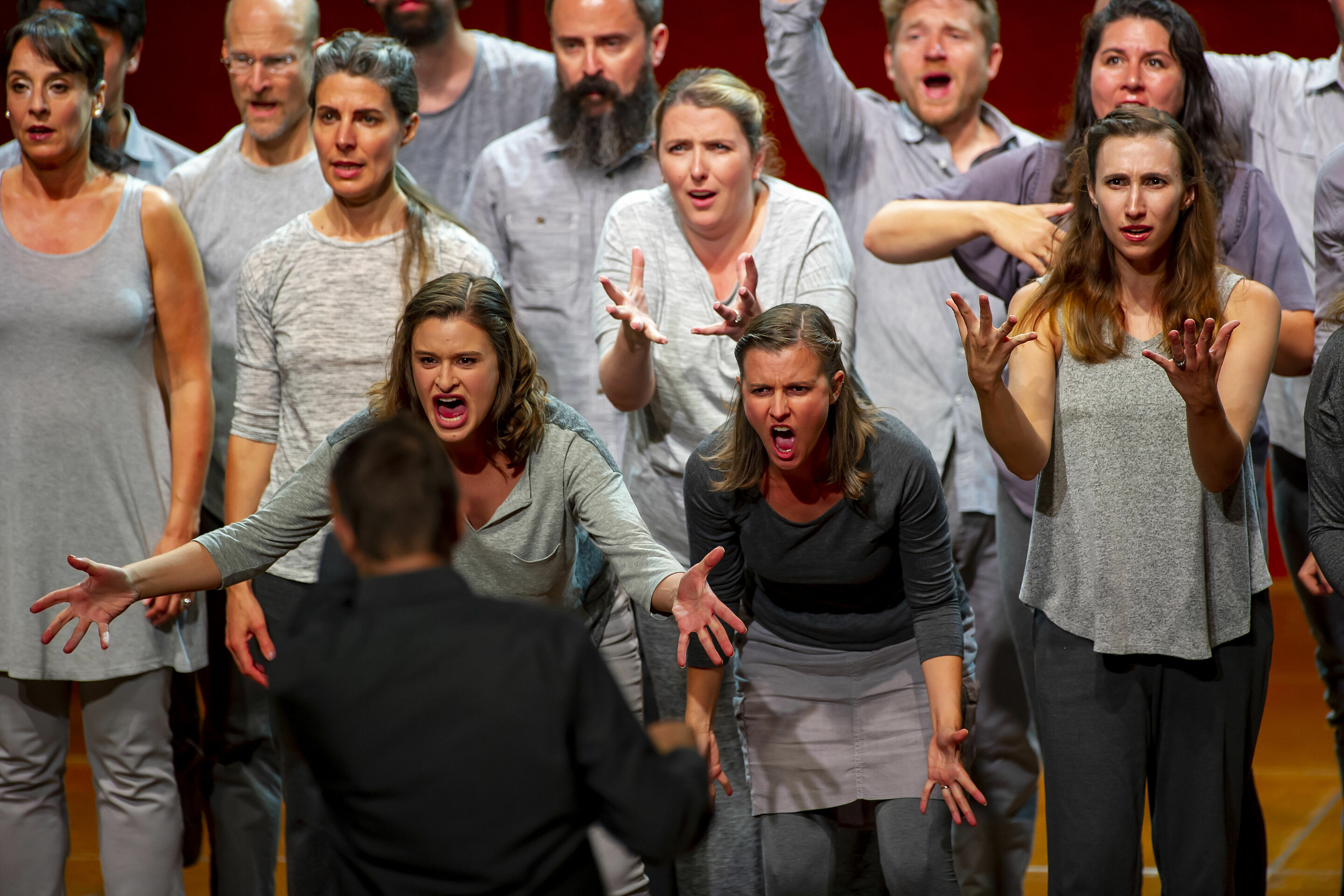 Los Angeles Master Chorale beim Gastspiel der Salzburger Festspiele in Ingolstadt - Peter Sellars insziniert Orlando di Lassos Lagrime di San Pietro beim Gastspiel der Salzburger Festspiele in Ingolstadt.