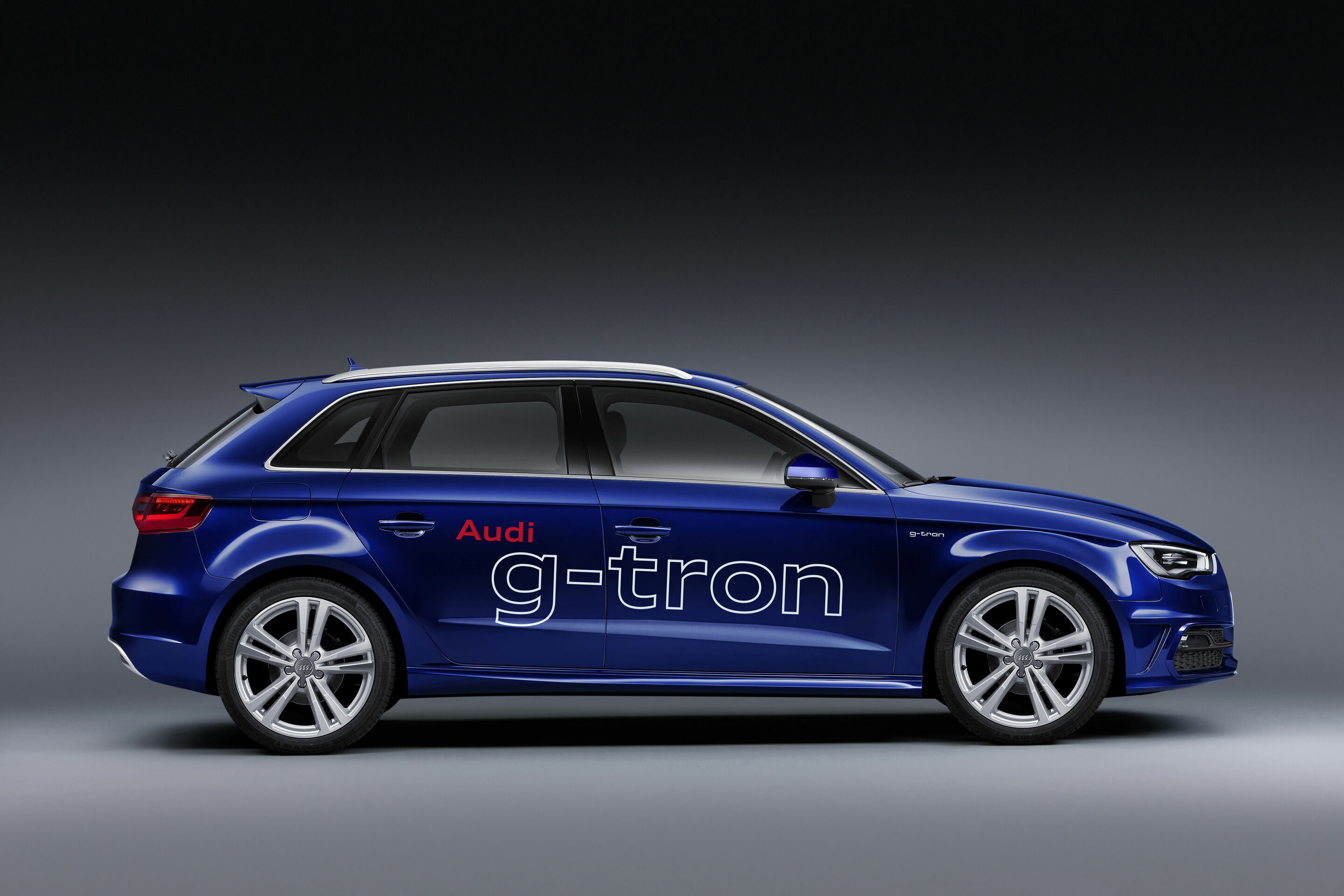 Audi A3 Sportback g-tron - Standaufnahme

Farbe: Estorilblau Kristalleffekt