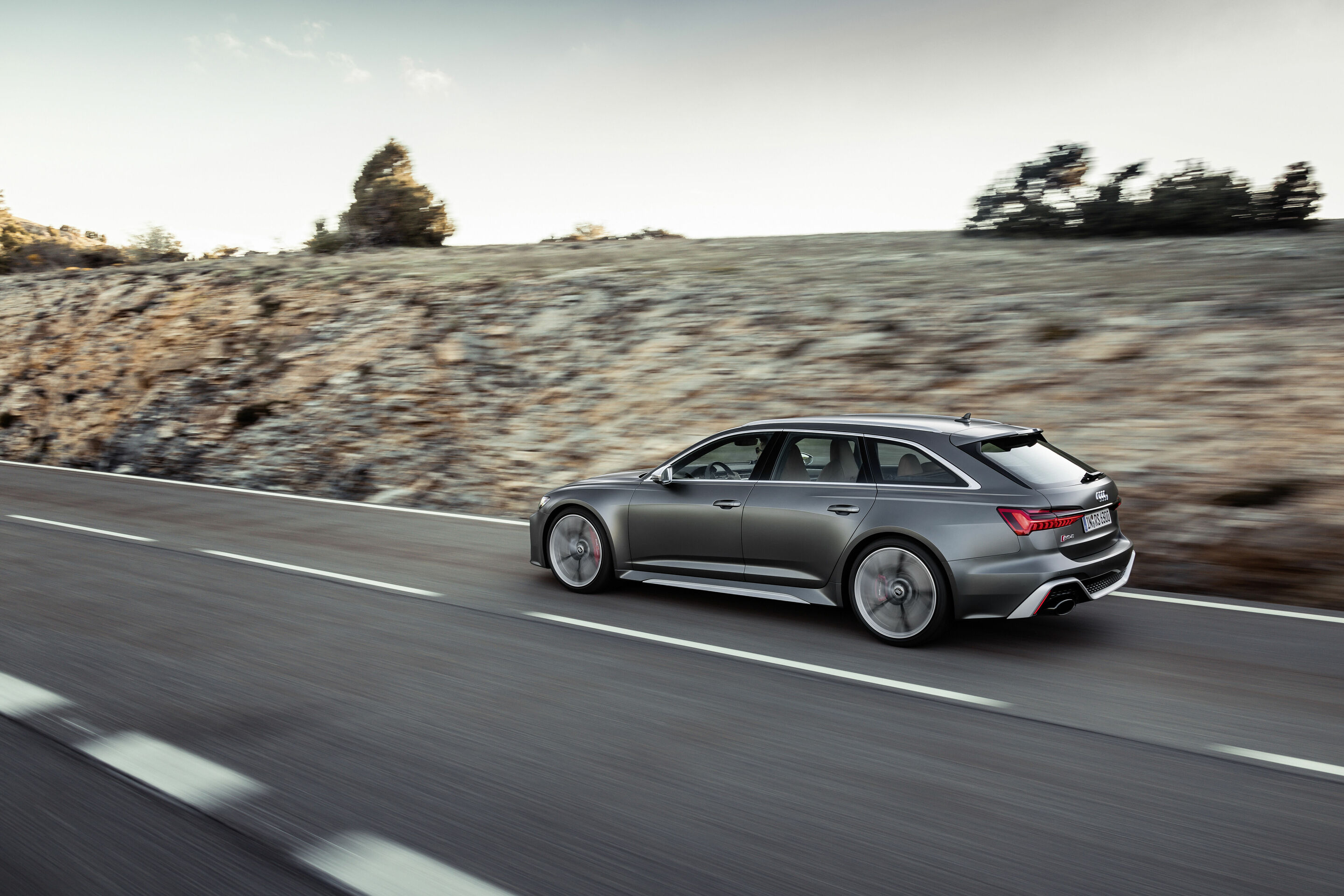 Audi RS 6 Avant - Dynamic photo
Color: daytonagray matt