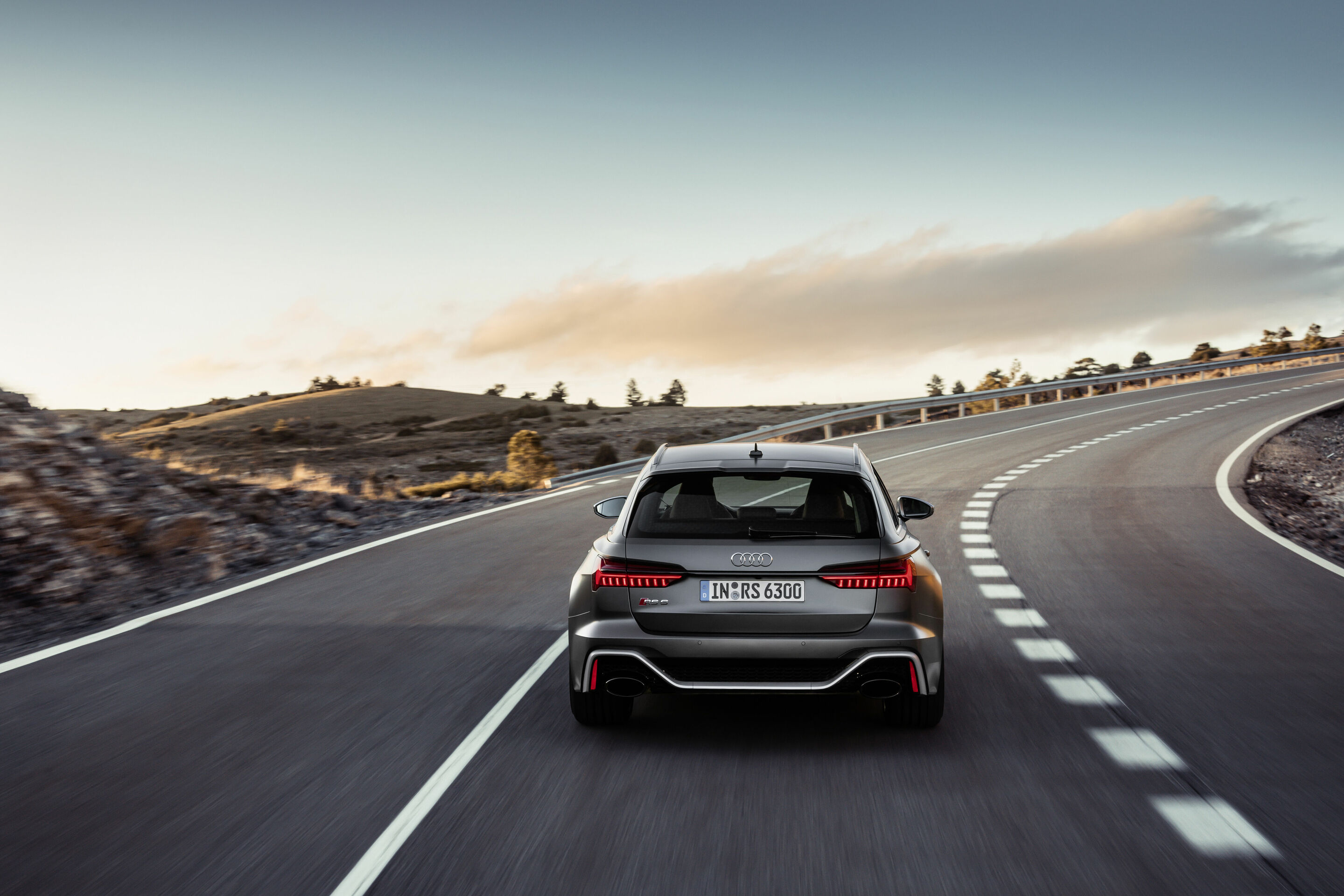 Audi RS 6 Avant - Fahraufnahme
Farbe: Daytonagrau matt