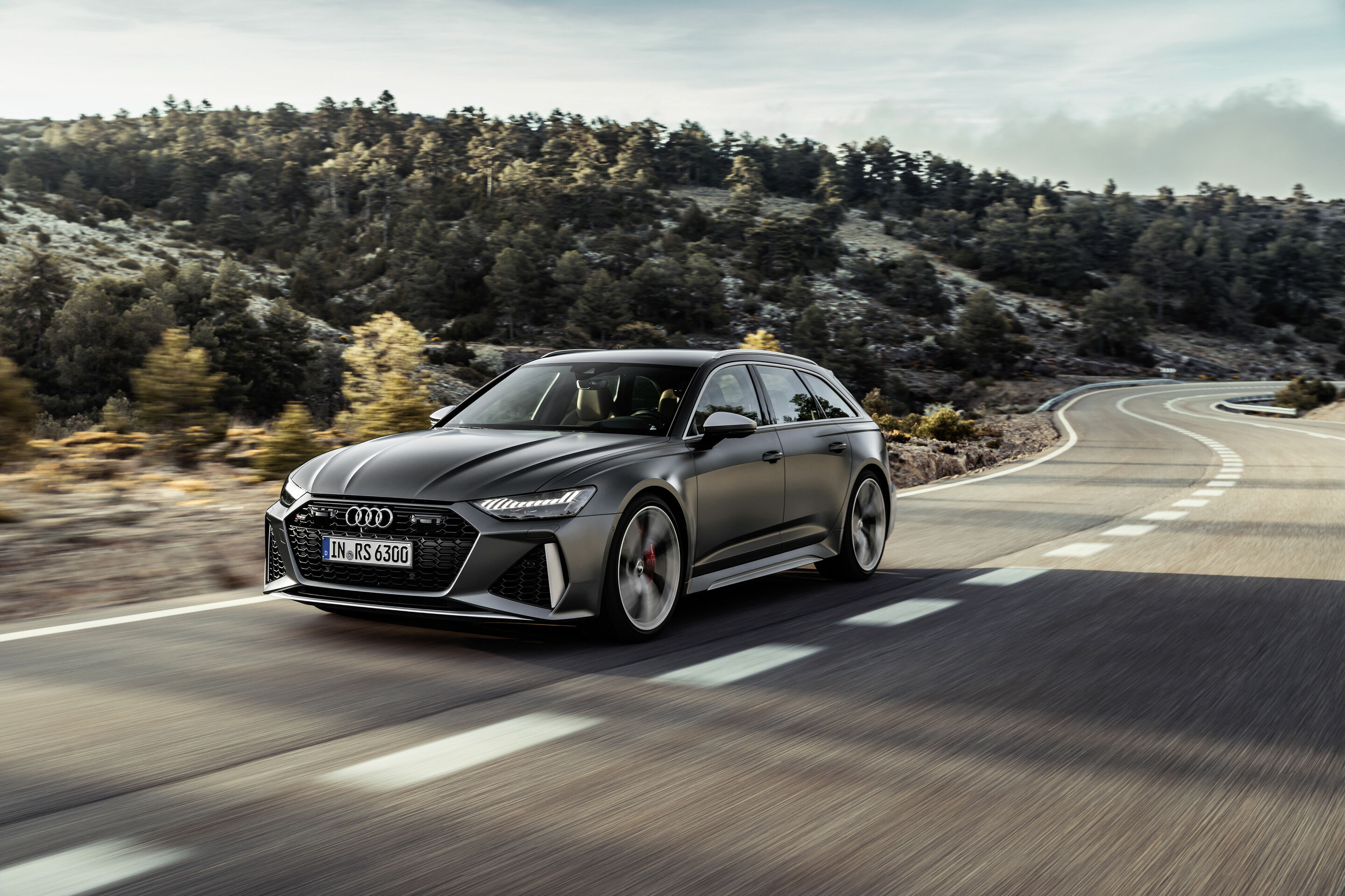 Audi RS 6 Avant - Fahraufnahme
Farbe: Daytonagrau matt