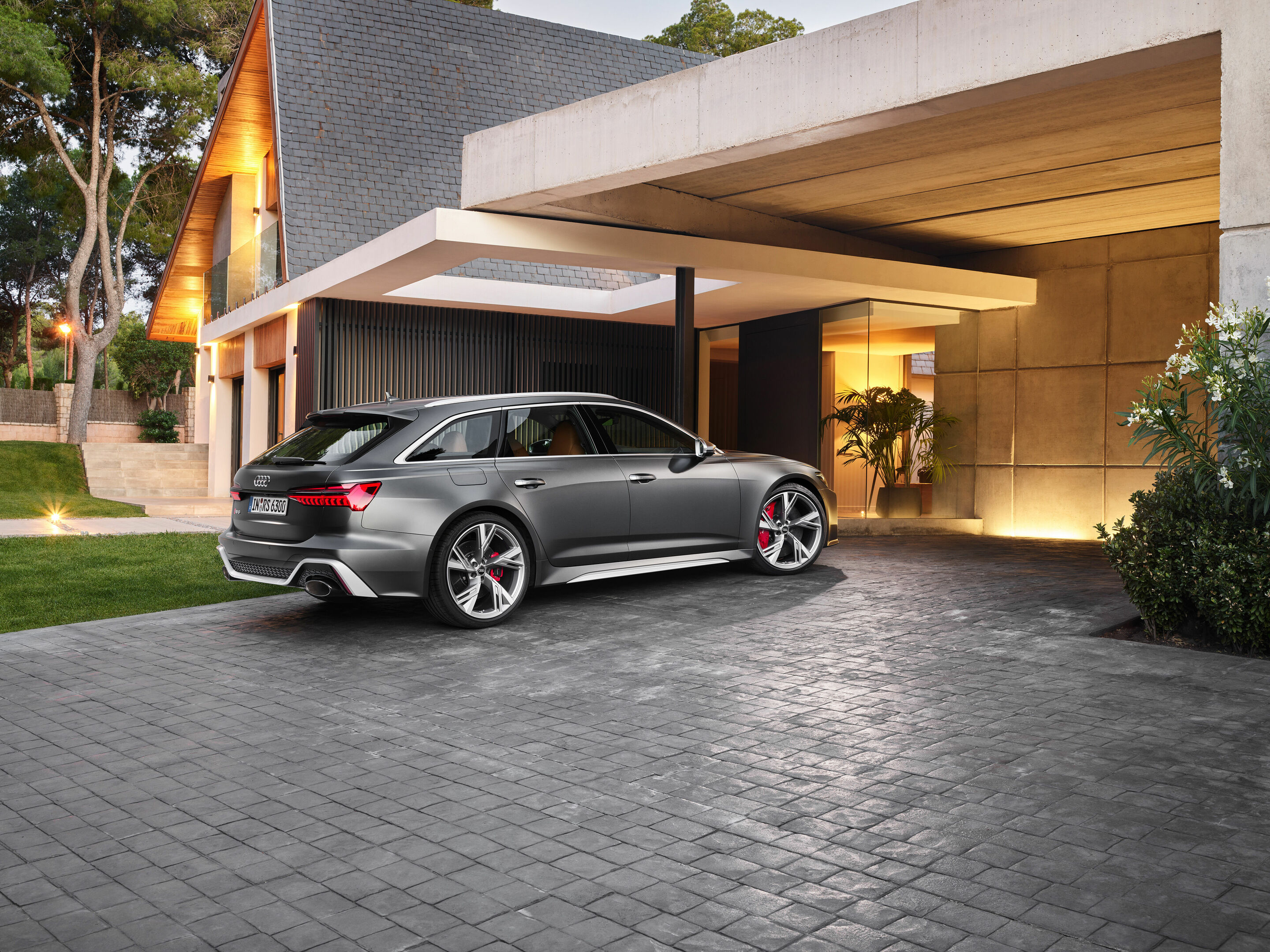 Audi RS 6 Avant - Static photo
Color: daytonagray matt