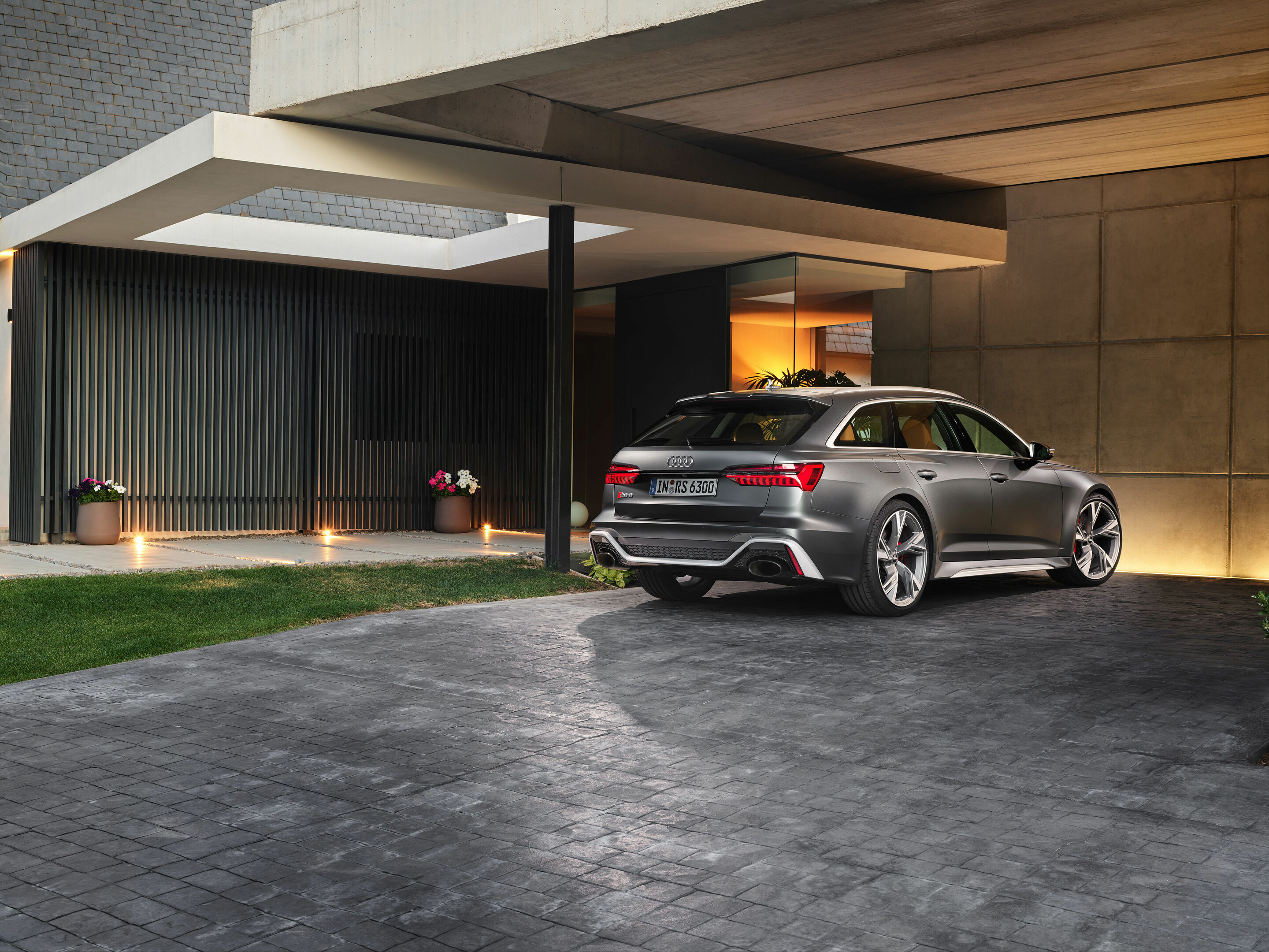 Audi RS 6 Avant - Standaufnahme
Farbe: Daytonagrau matt