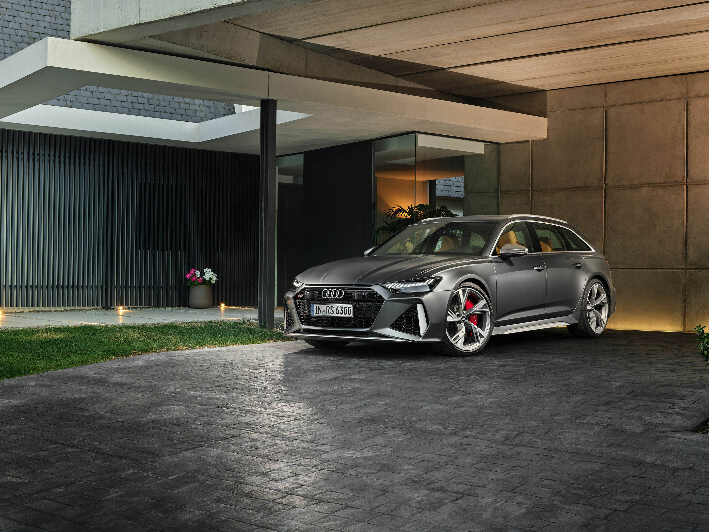 Audi RS 6 Avant - Standaufnahme
Farbe: Daytonagrau matt