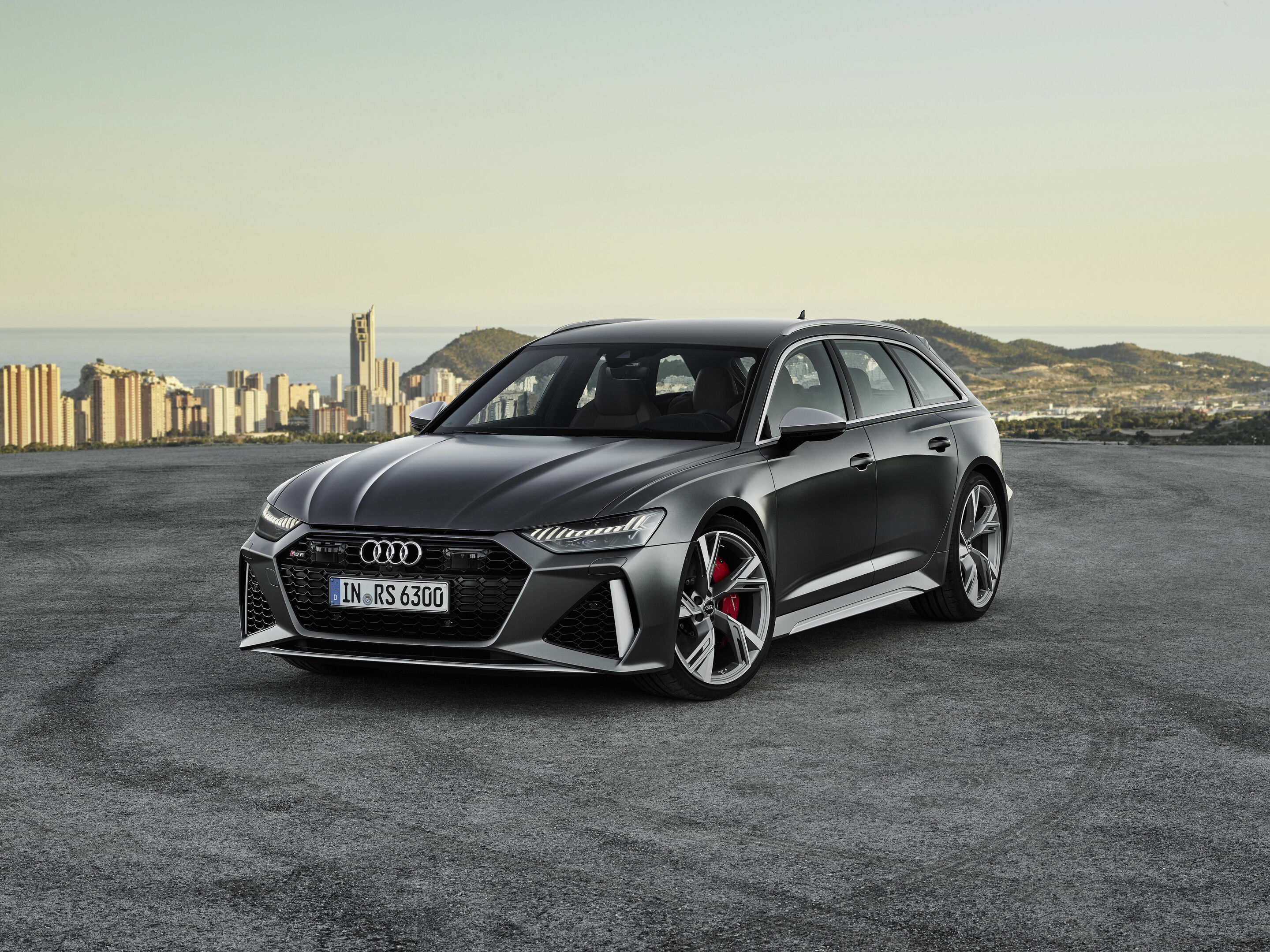 Audi RS 6 Avant - Standaufnahme
Farbe: Daytonagrau matt