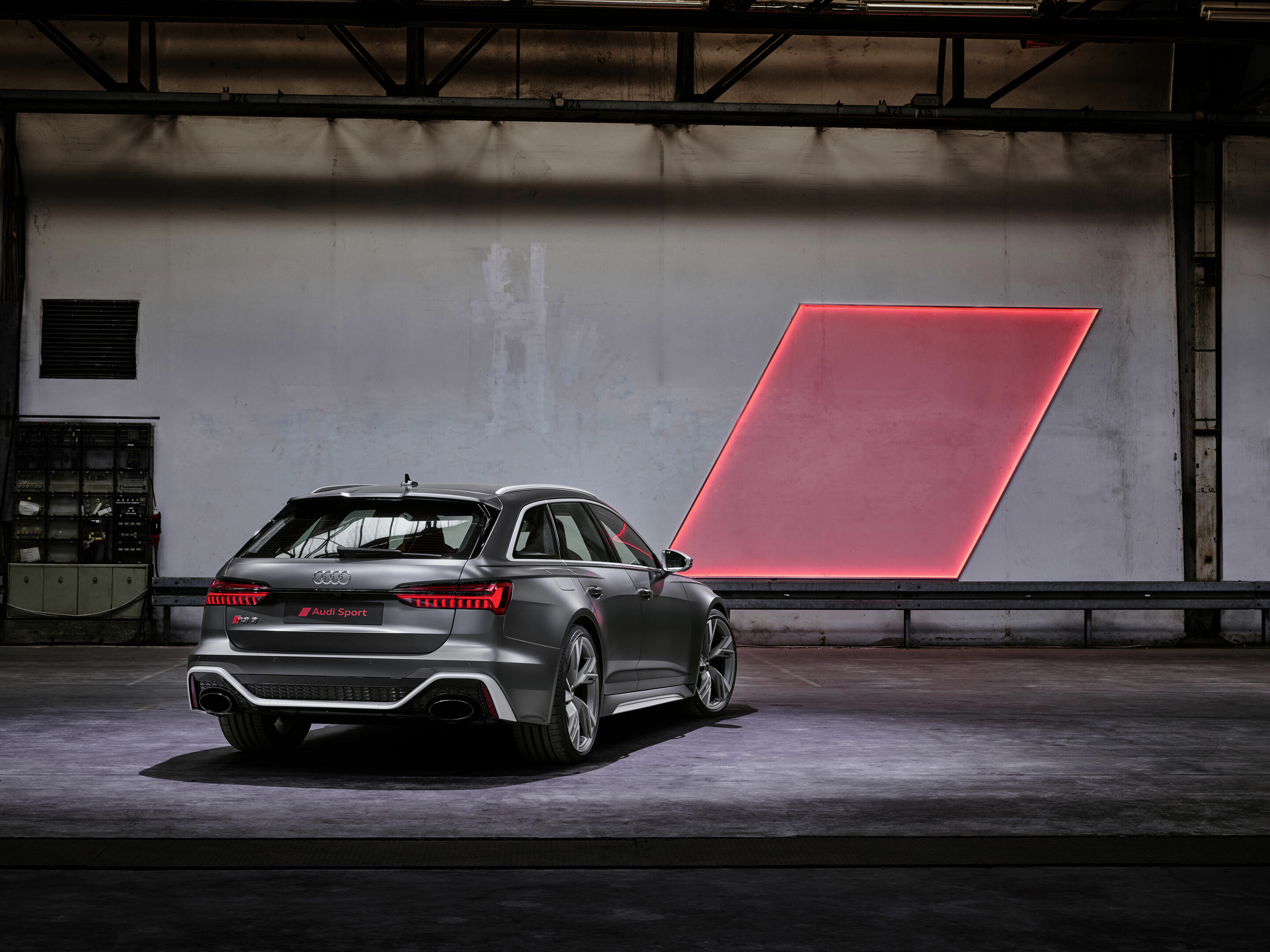 Audi RS 6 Avant - Static photo
Color: daytonagray matt