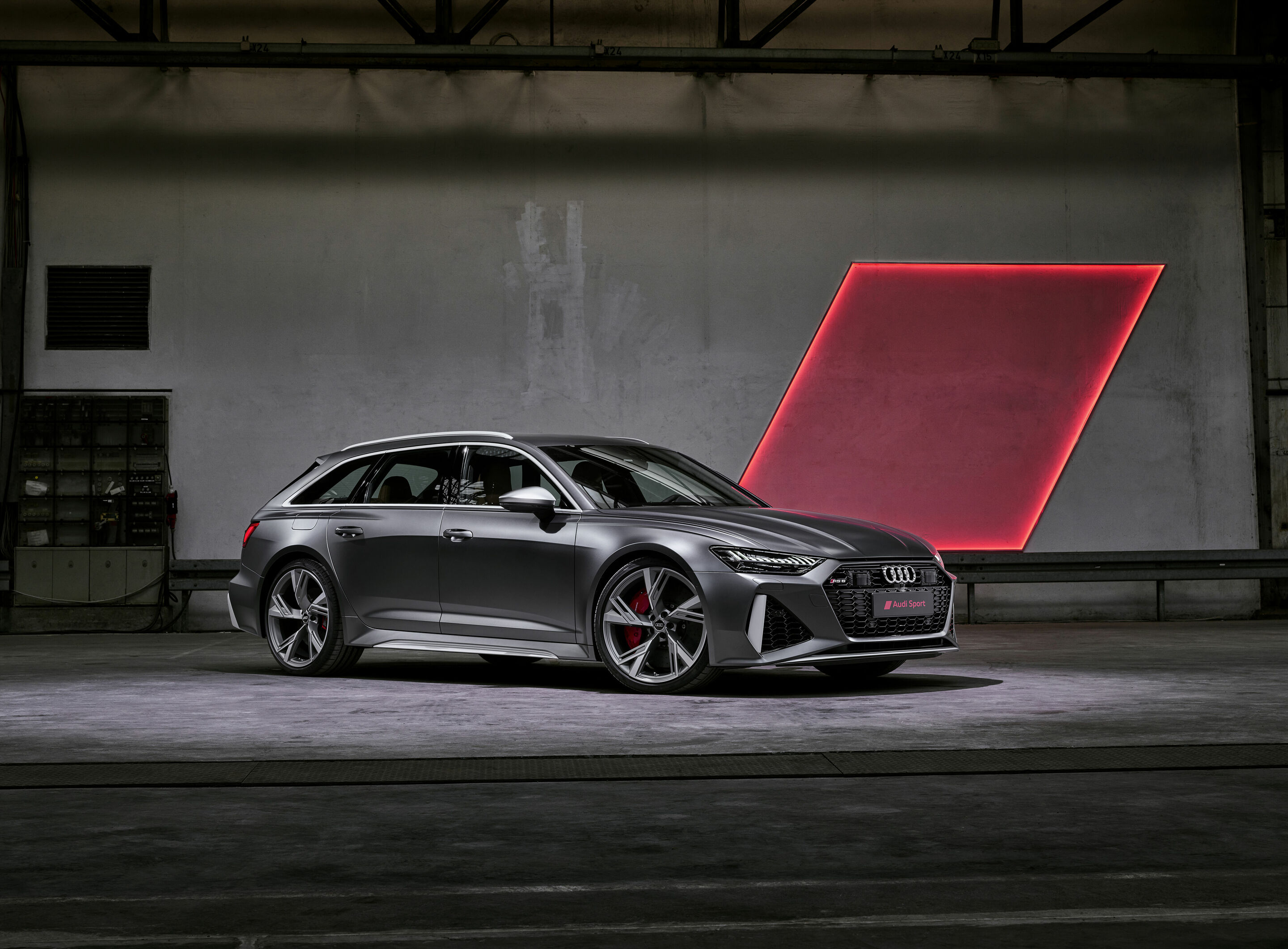 Audi RS 6 Avant - Standaufnahme
Farbe: Daytonagrau matt