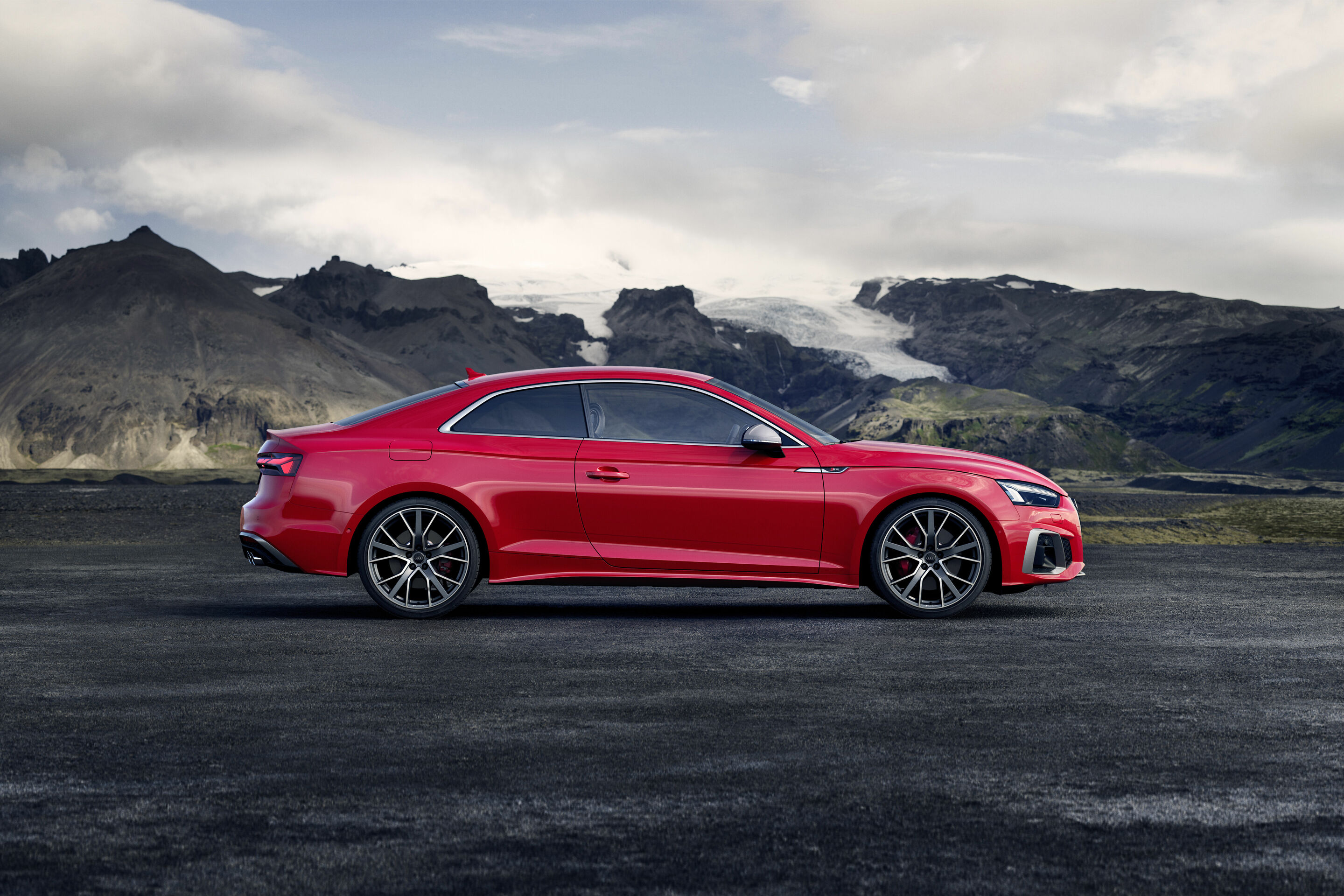 Audi S5 Coupé TDI (2019 until 2024) - Static photo
Color: Tango red