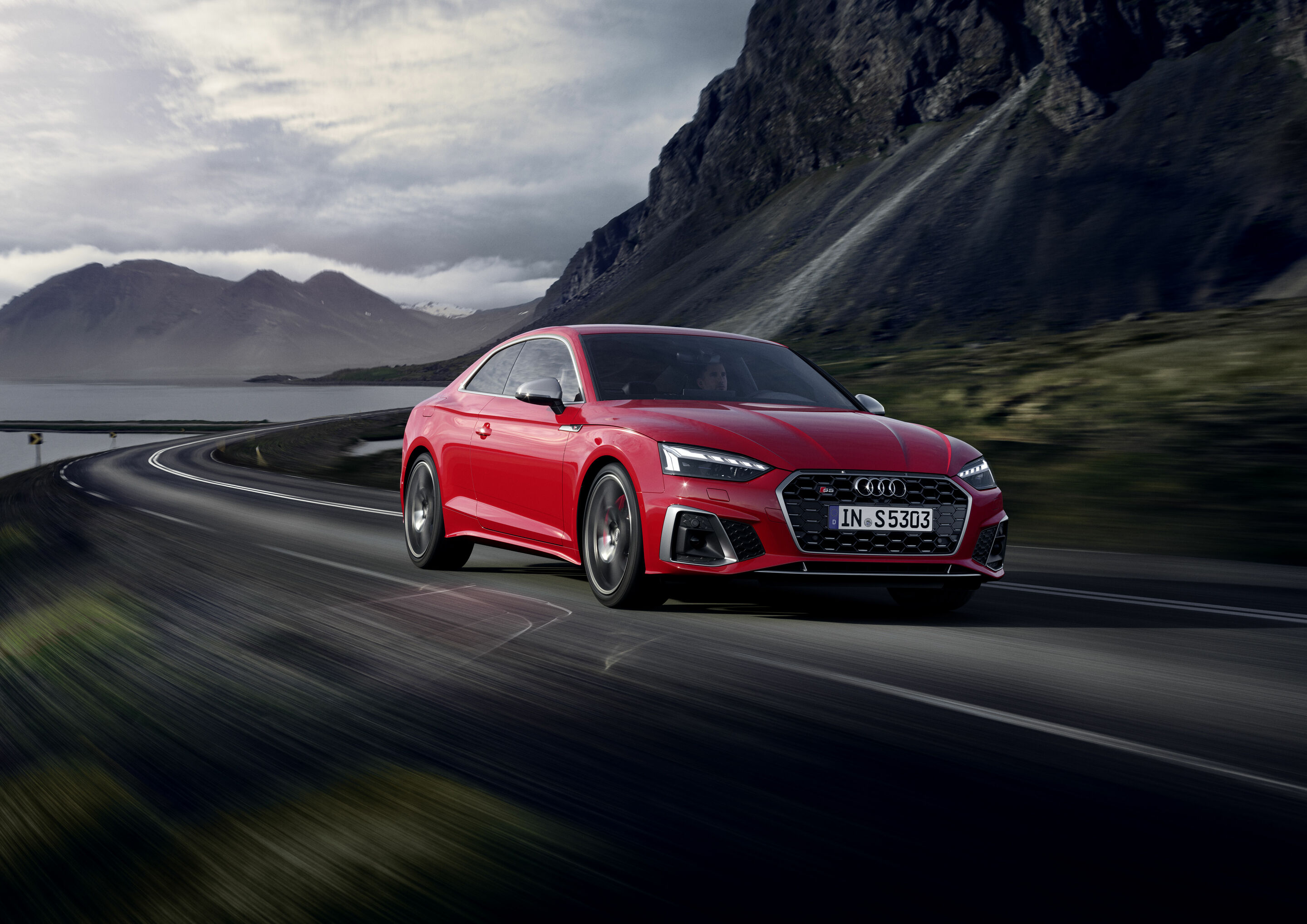 Audi S5 Coupé TDI (2019 until 2024) - Dynamic photo
Color: Tango red