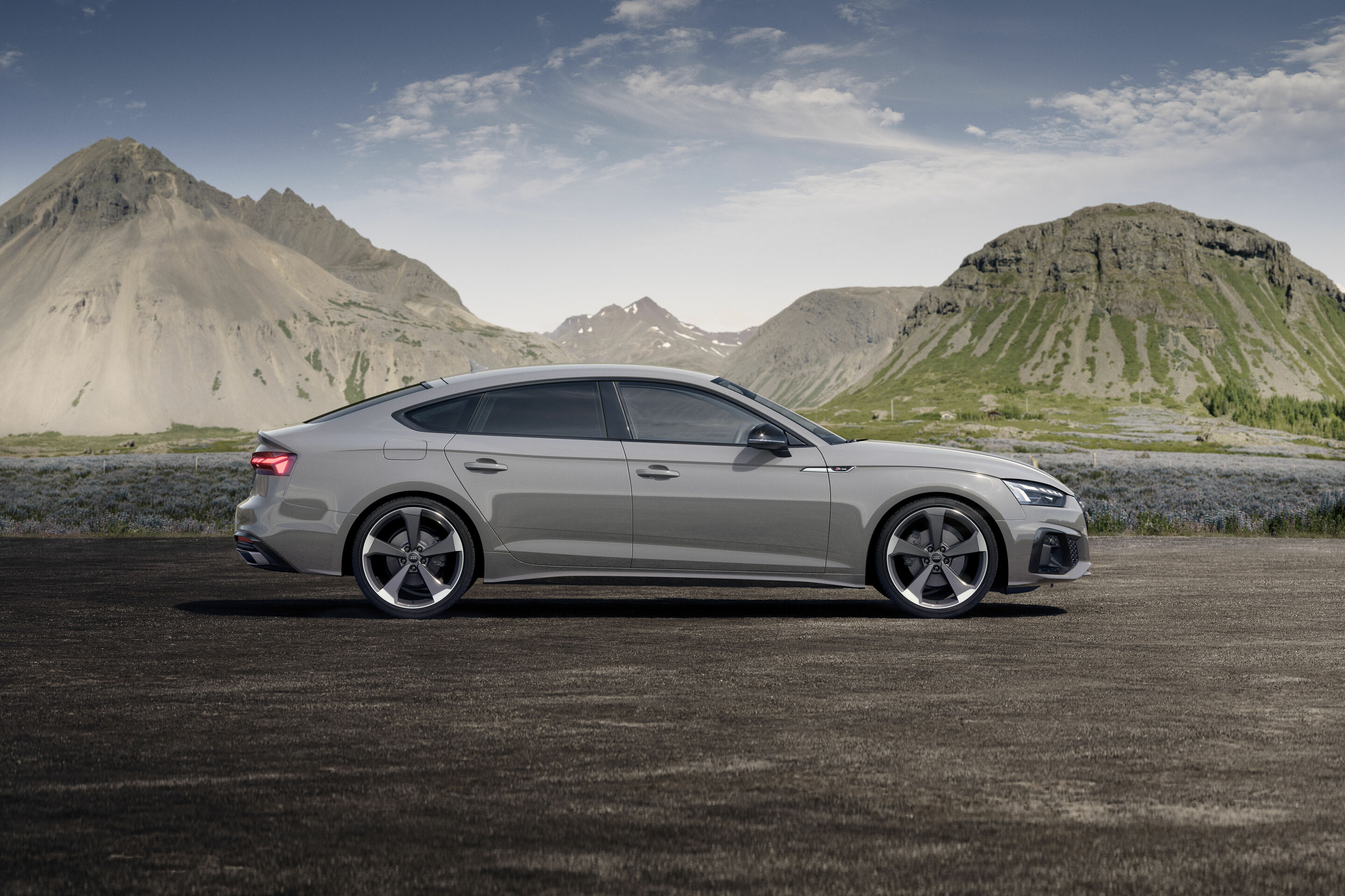 Audi A5 Sportback (2019 bis 2024) - Standaufnahme
Farbe: Quantumgrau