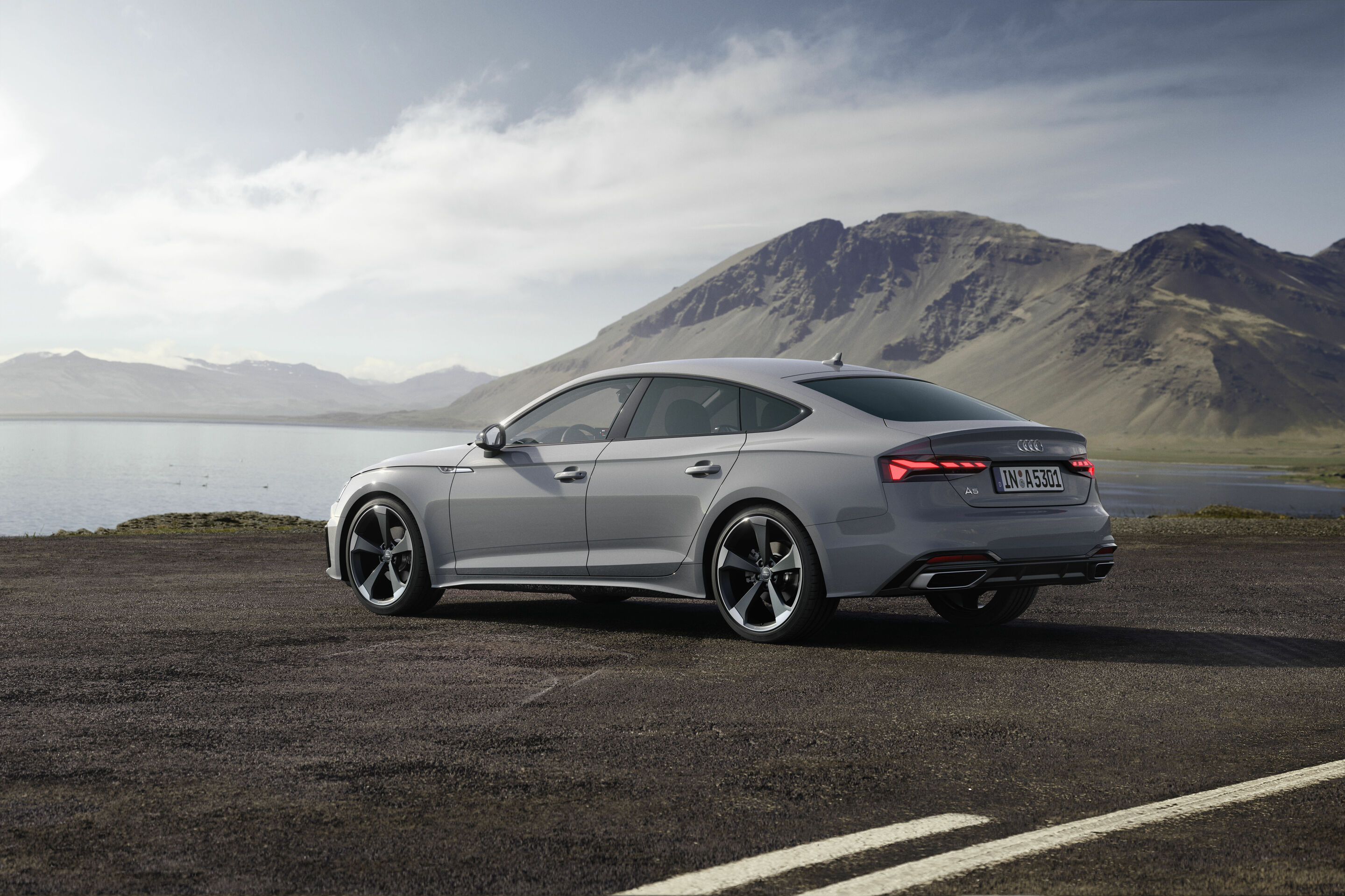 Audi A5 Sportback (2019 until 2024) - Static photo
Color: Quantum gray