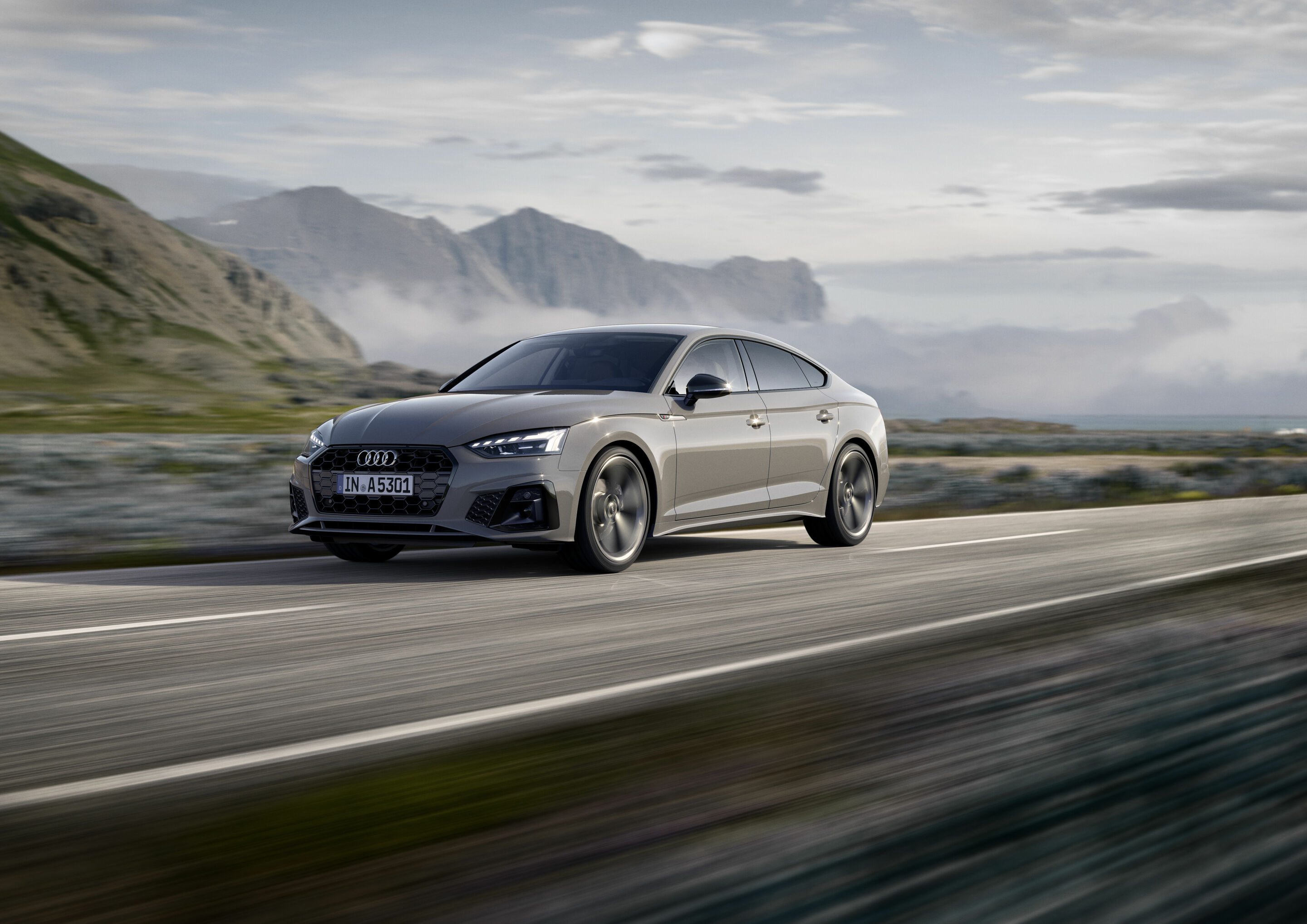 Audi A5 Sportback (2019 bis 2024) - Fahraufnahme
Farbe: Quantumgrau